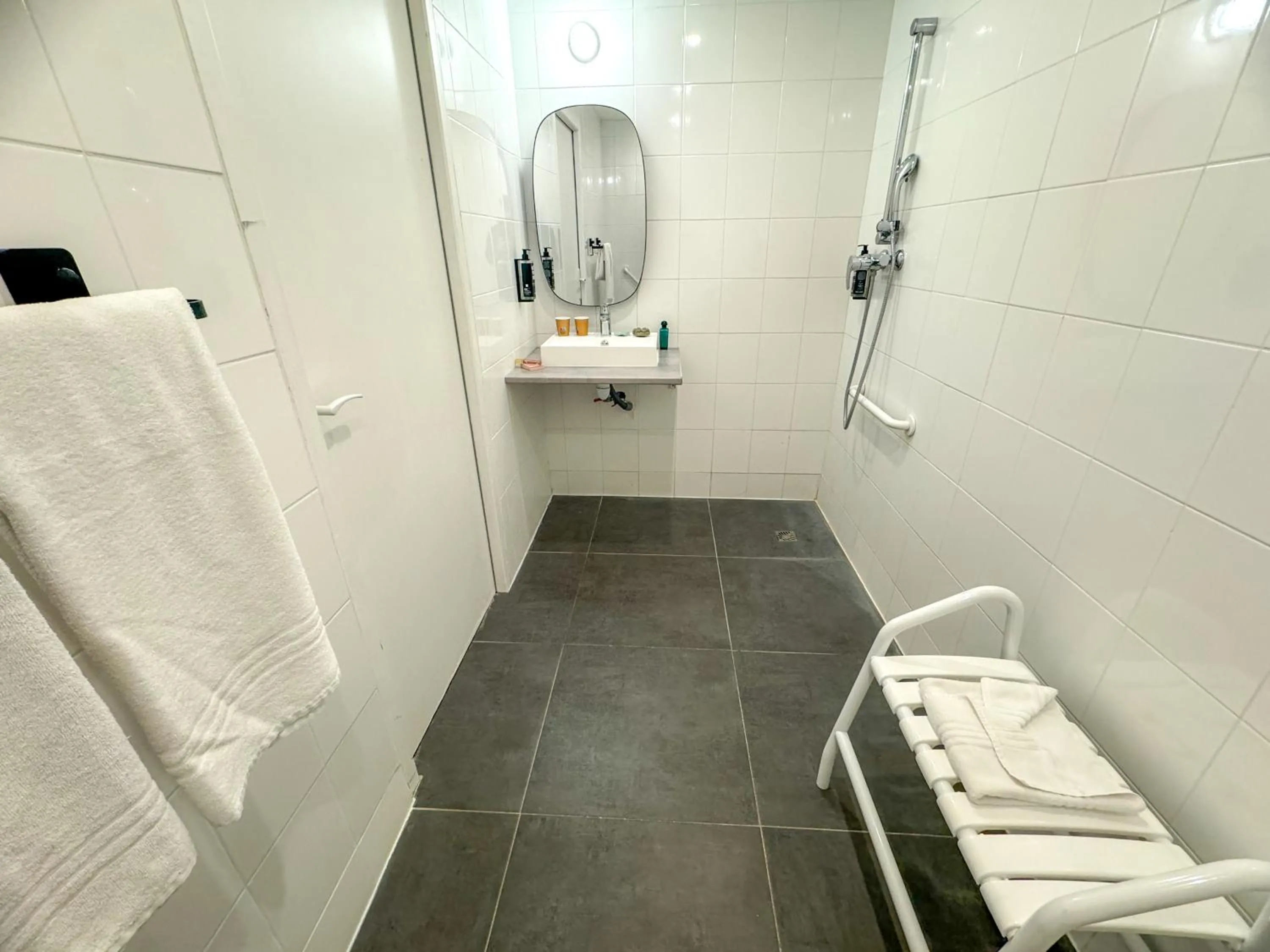 Shower in ibis Douai Centre