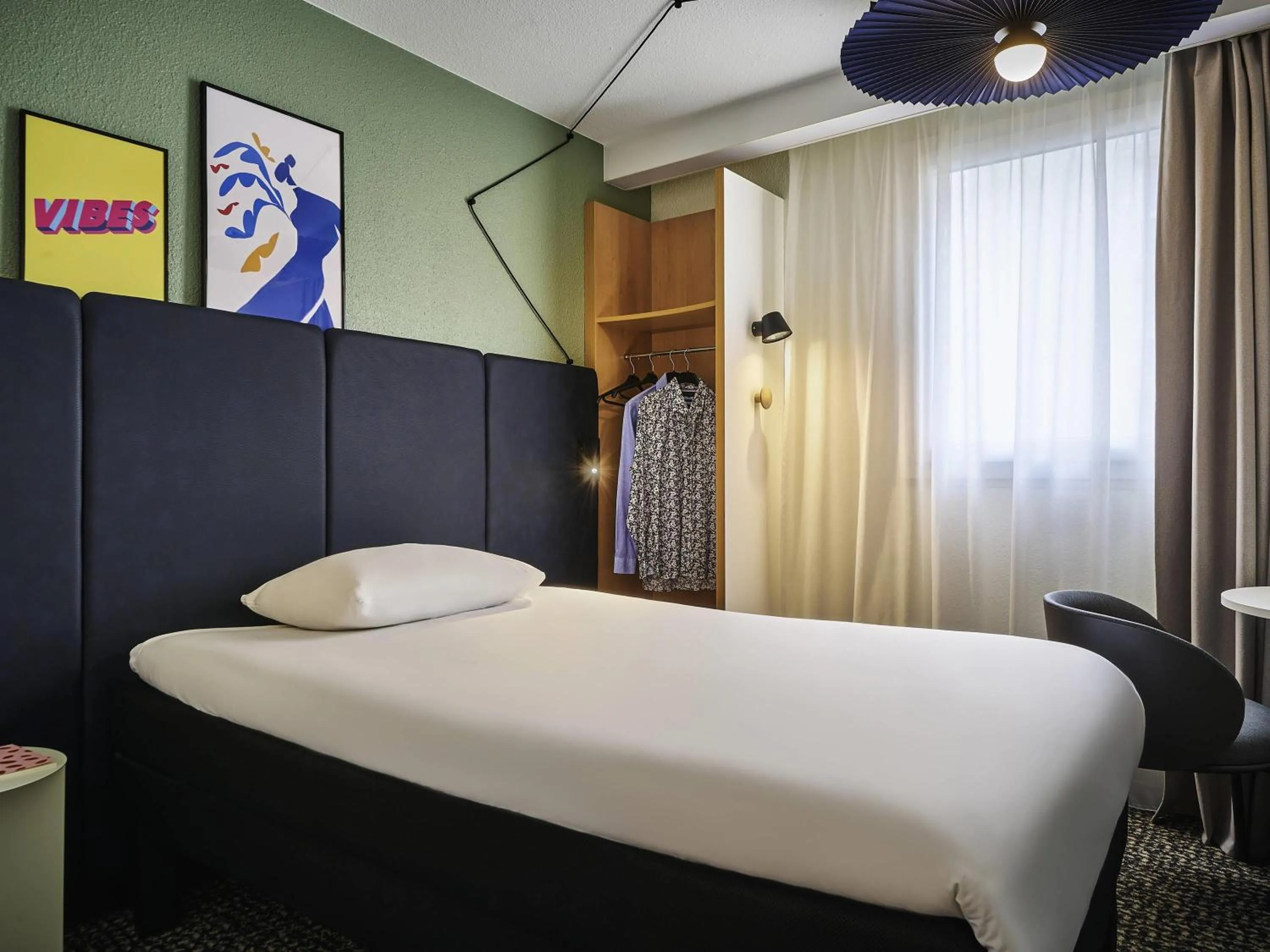 Bedroom, Bed in ibis Douai Centre