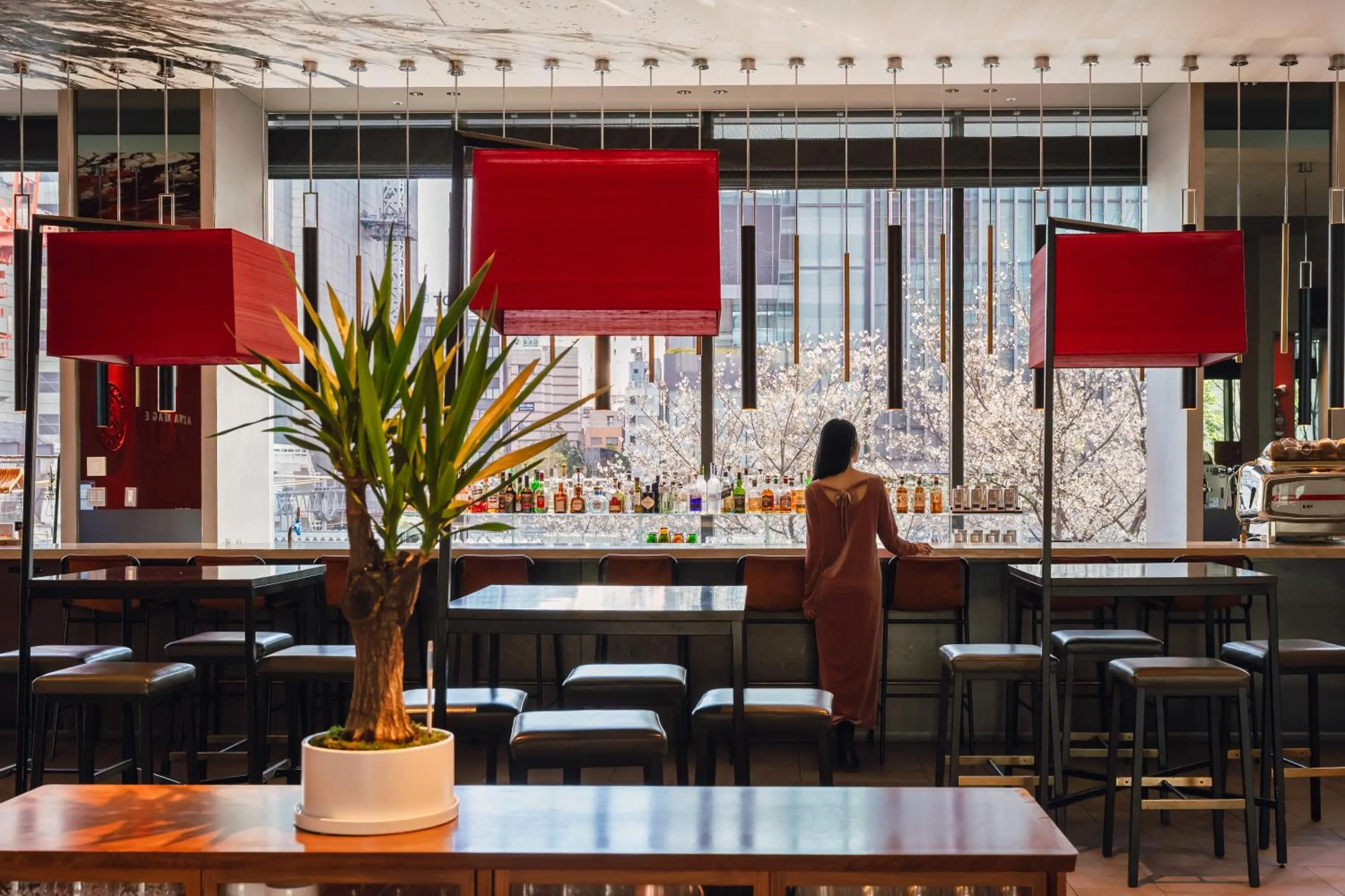 Lounge or bar in Pullman Tokyo Tamachi