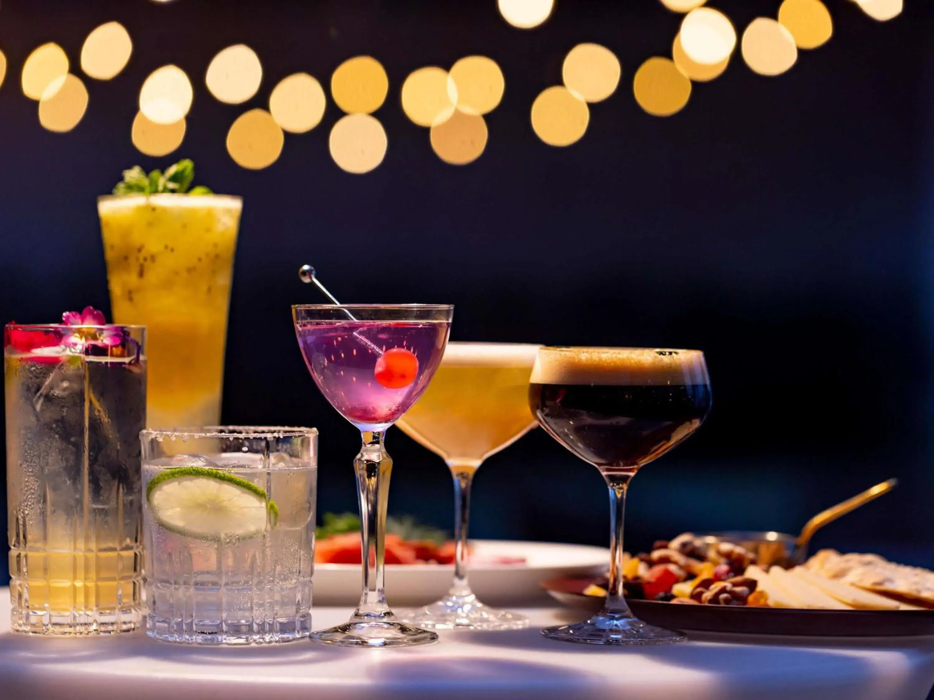 Lounge or bar in Pullman Tokyo Tamachi Lounge or bar in Pullman Tokyo Tamachi