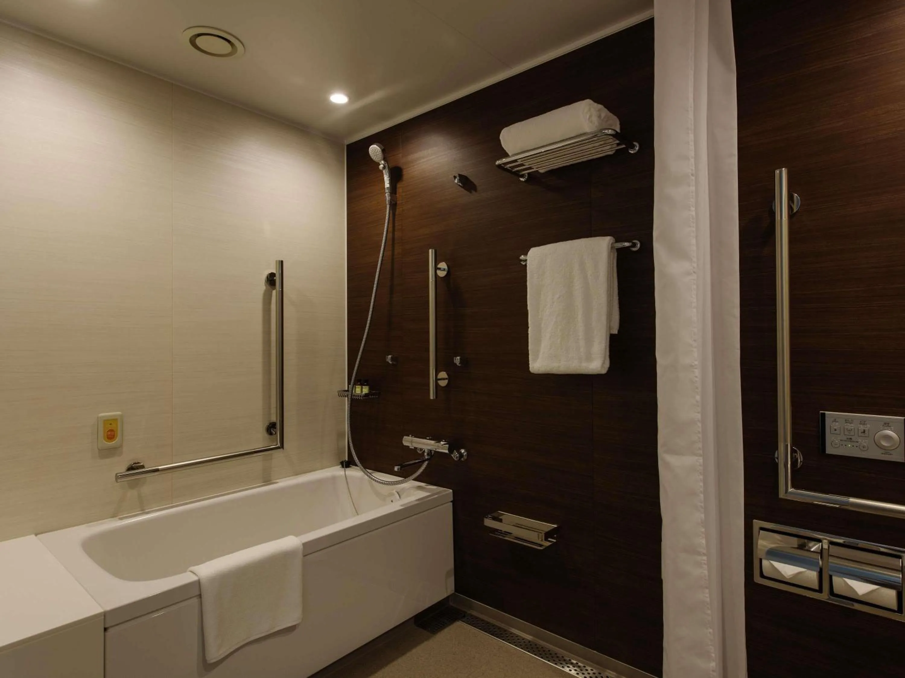 Bedroom in Pullman Tokyo Tamachi