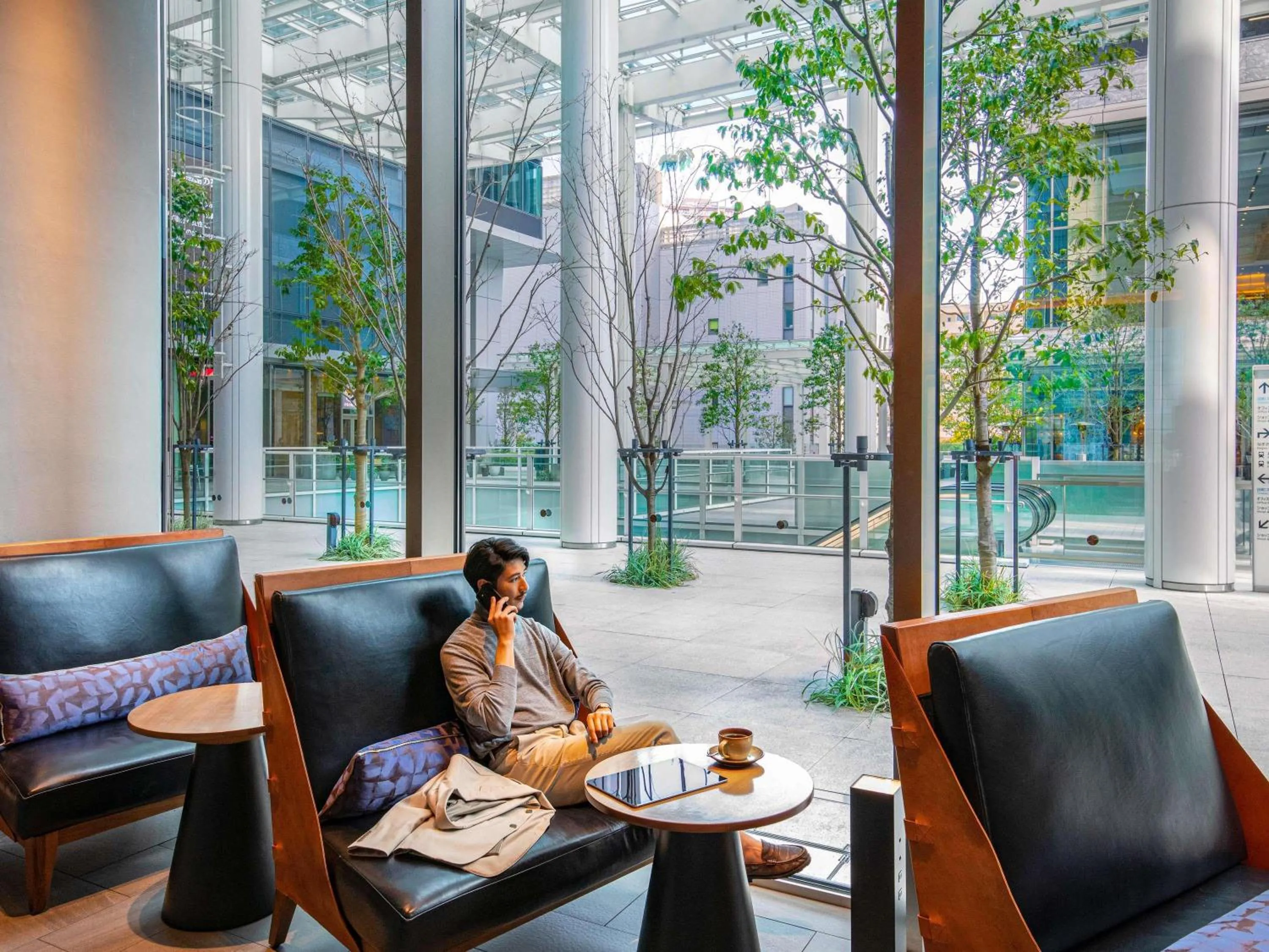 Lounge or bar in Pullman Tokyo Tamachi