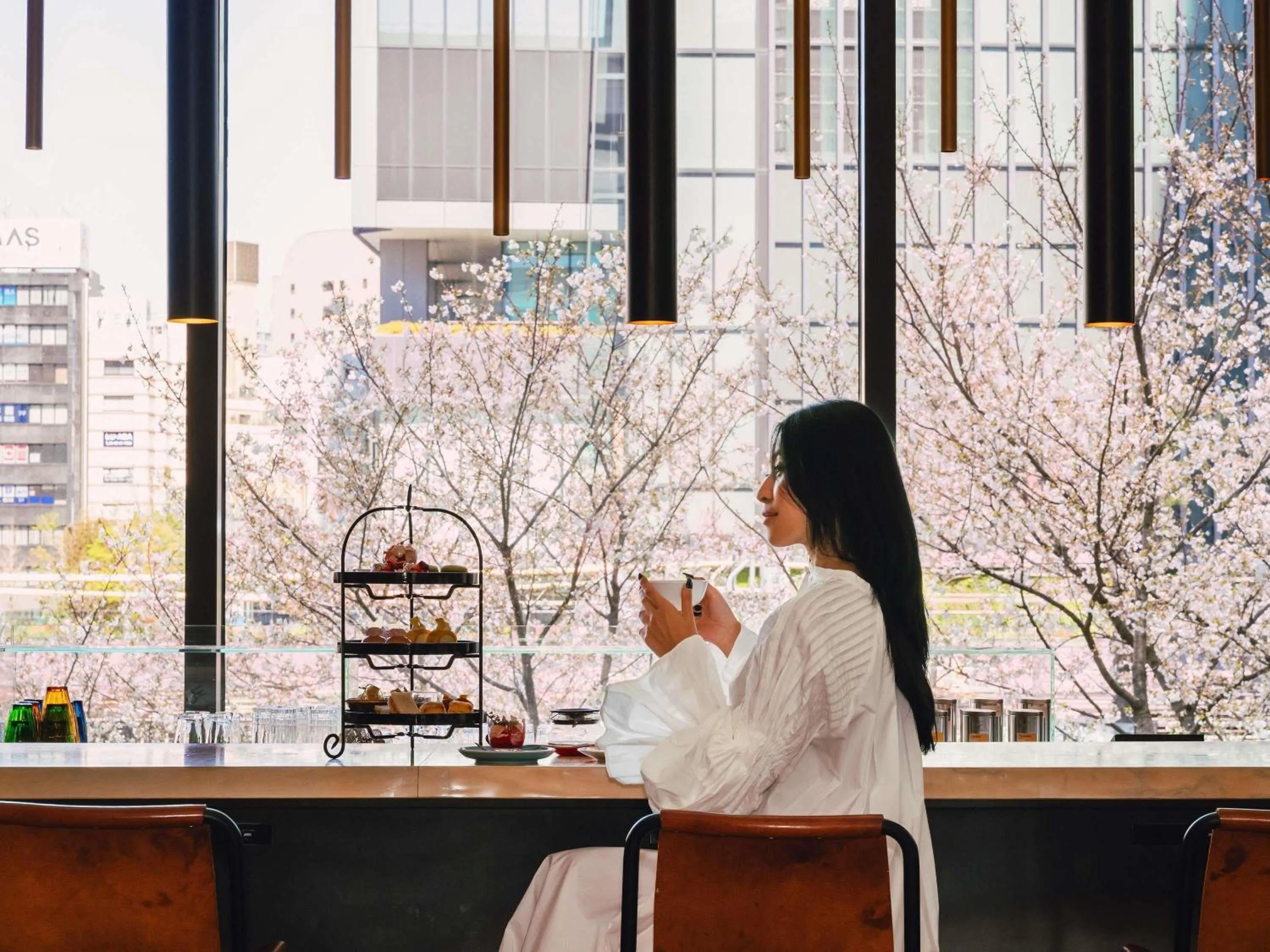 Lounge or bar in Pullman Tokyo Tamachi