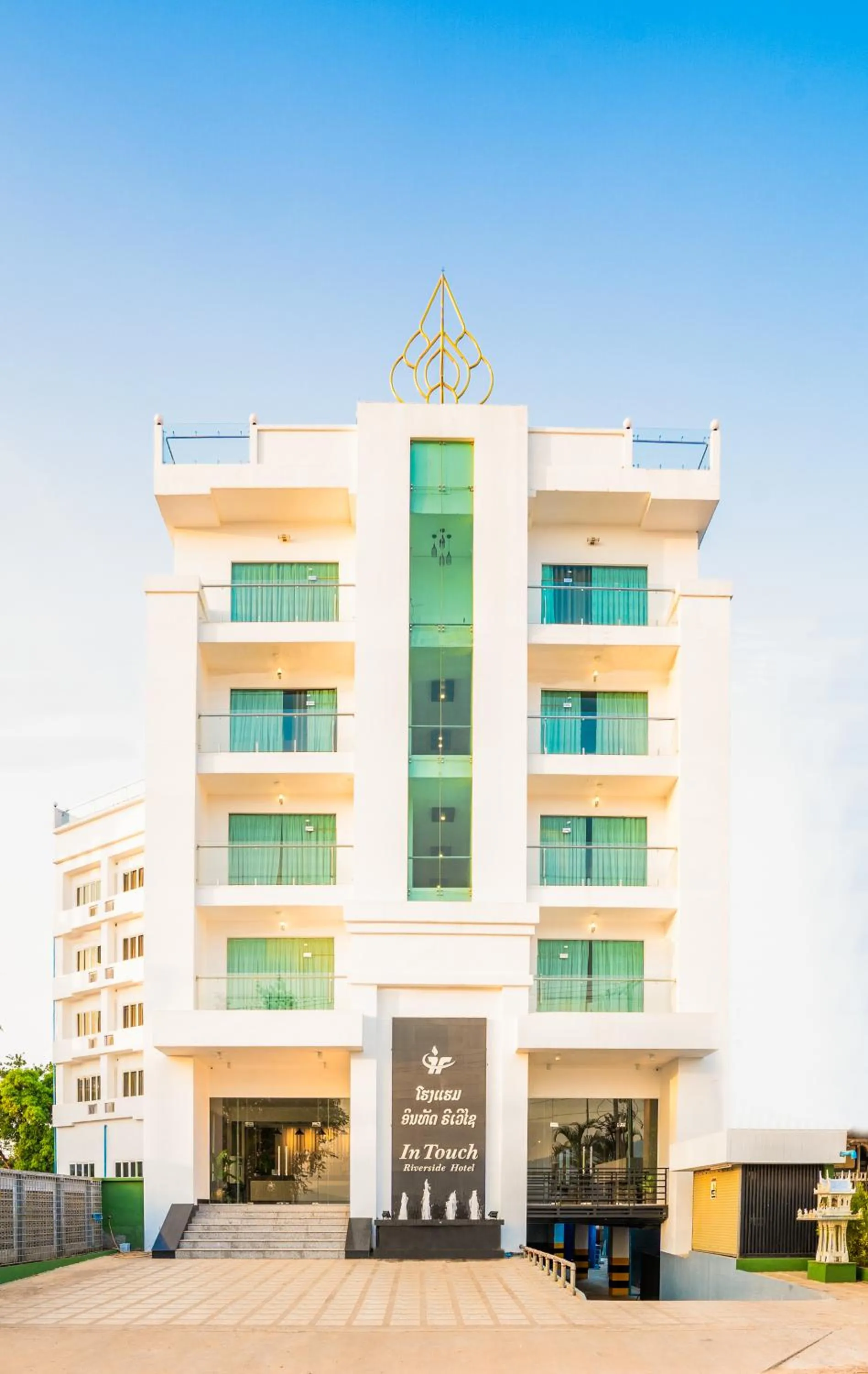 Facade/entrance in Intouch Riverside Hotel