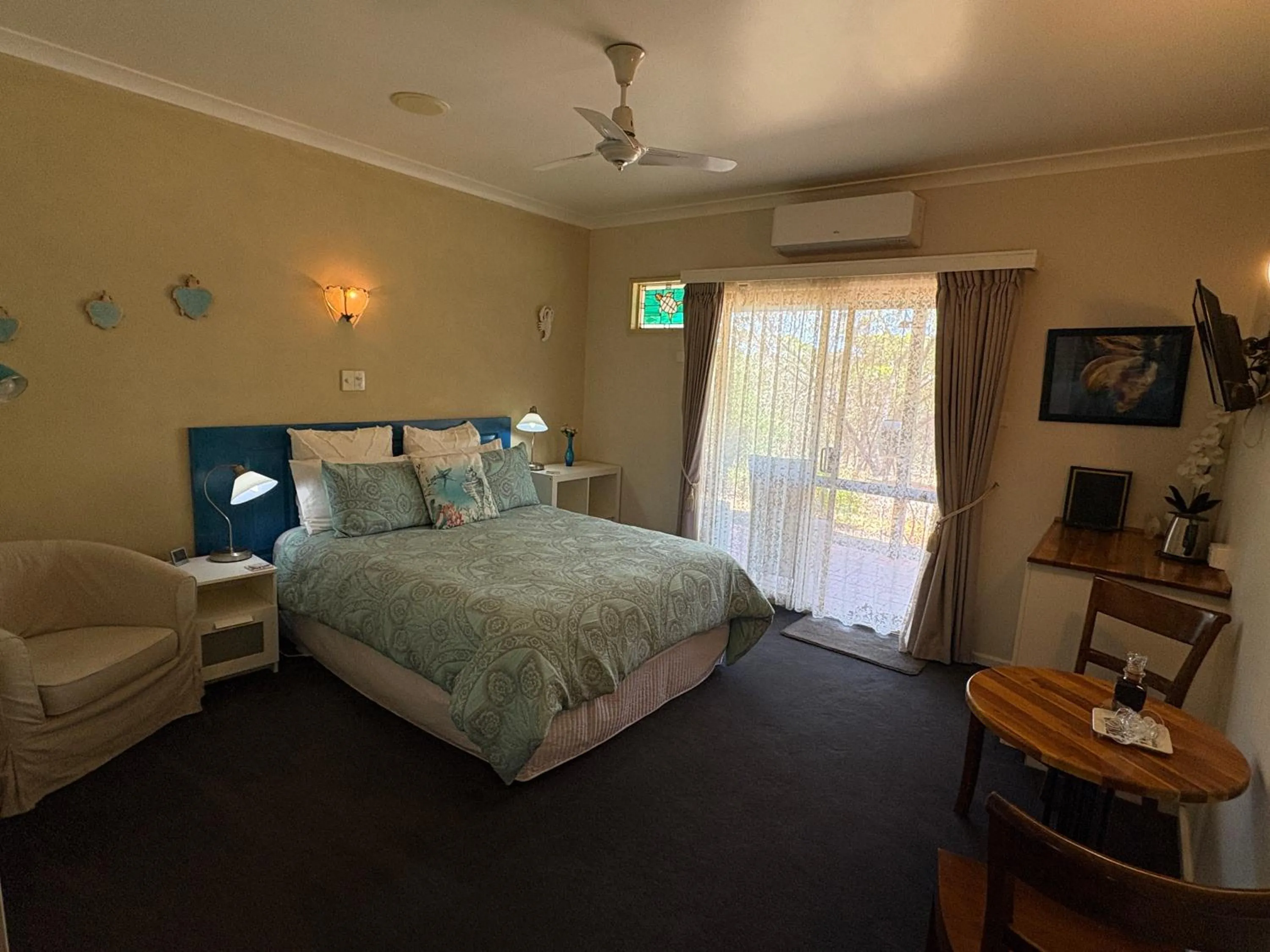 Bed in Pecan Hill BNB