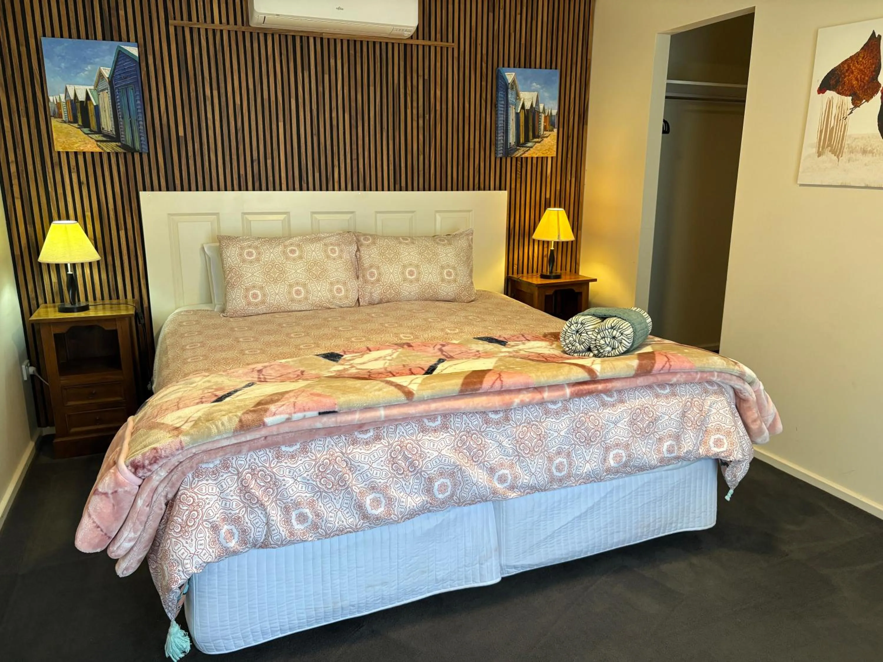 Bed in Pecan Hill BNB