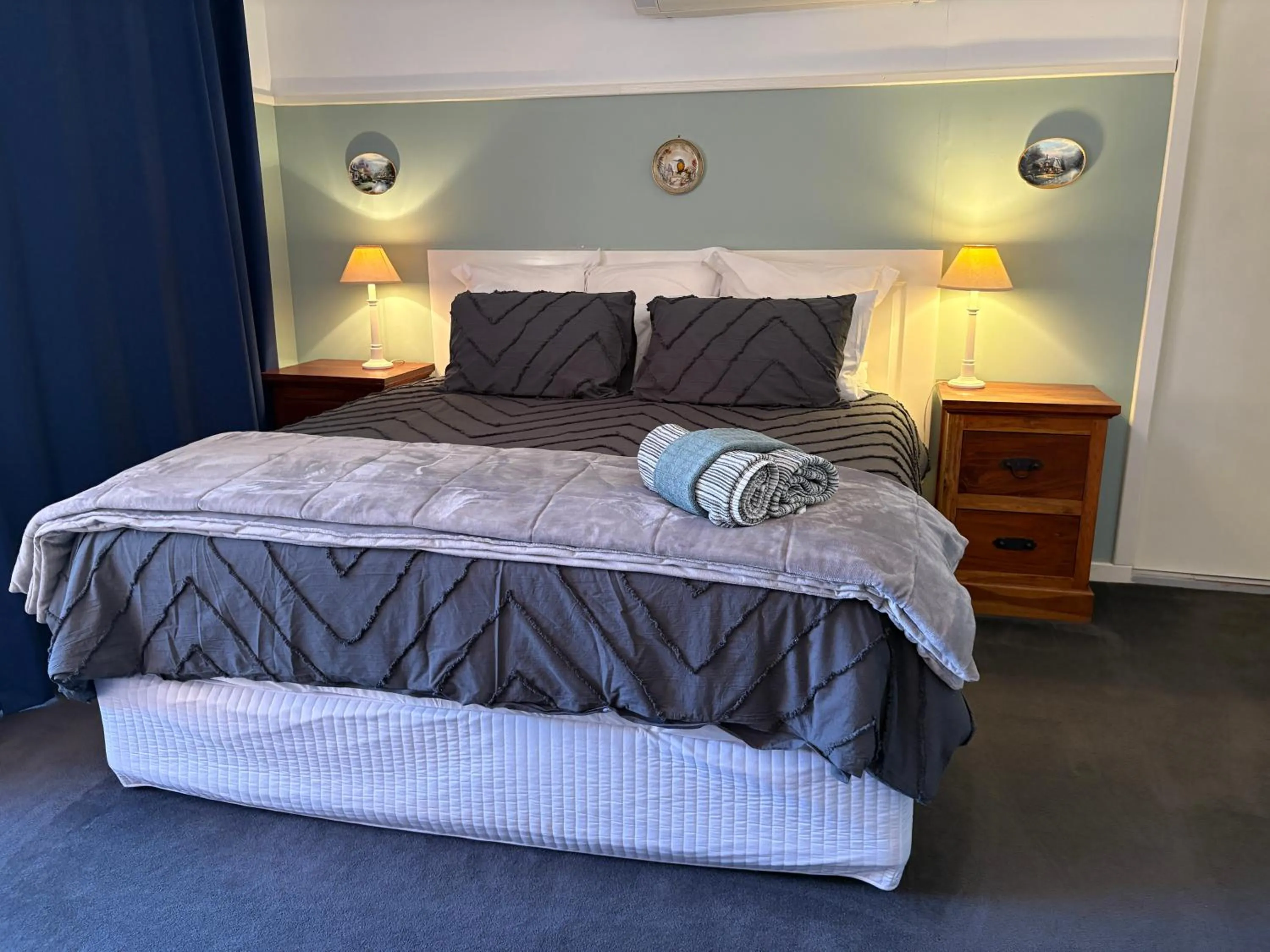 Bed in Pecan Hill BNB