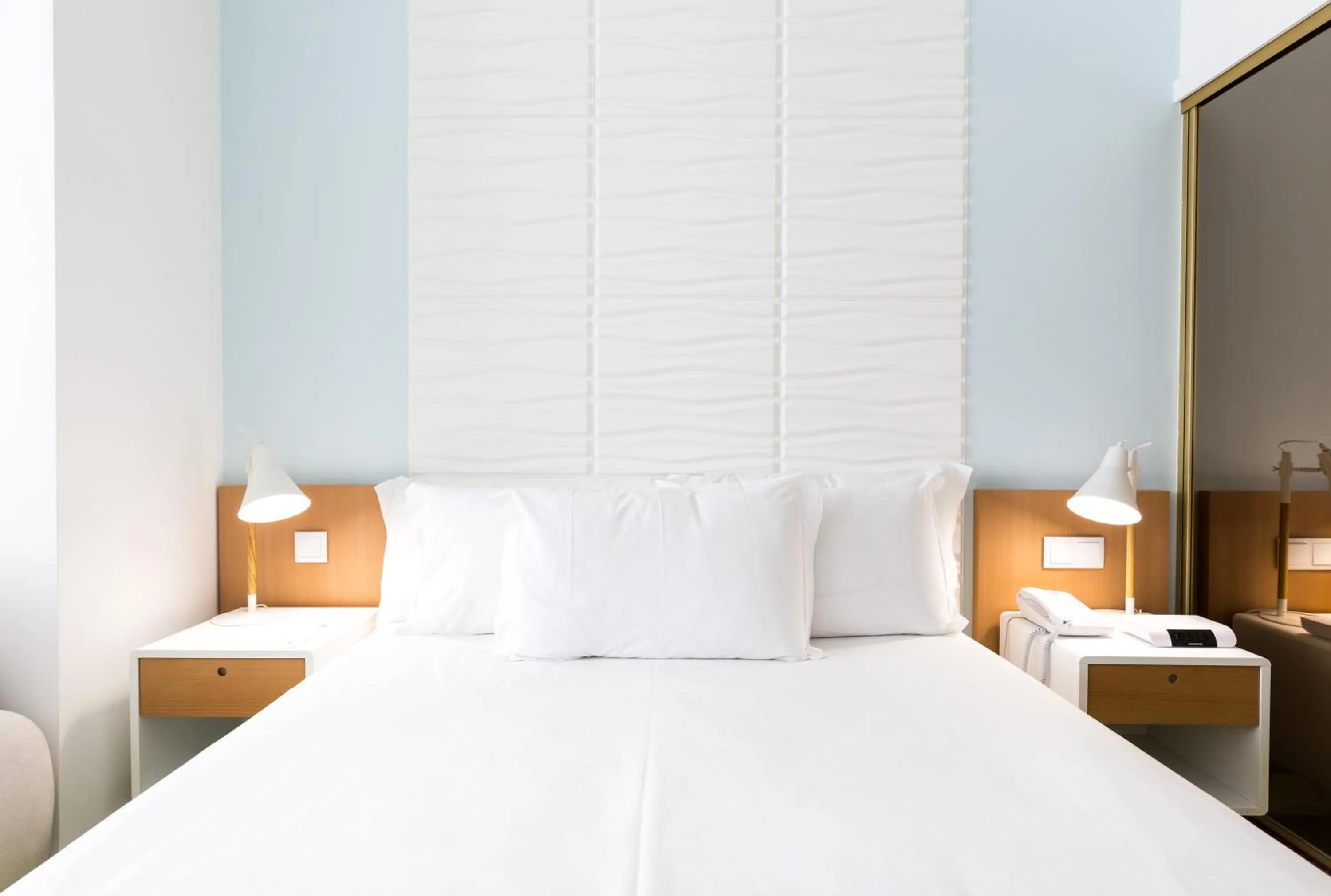 Bed in Legendary Porto Hotel