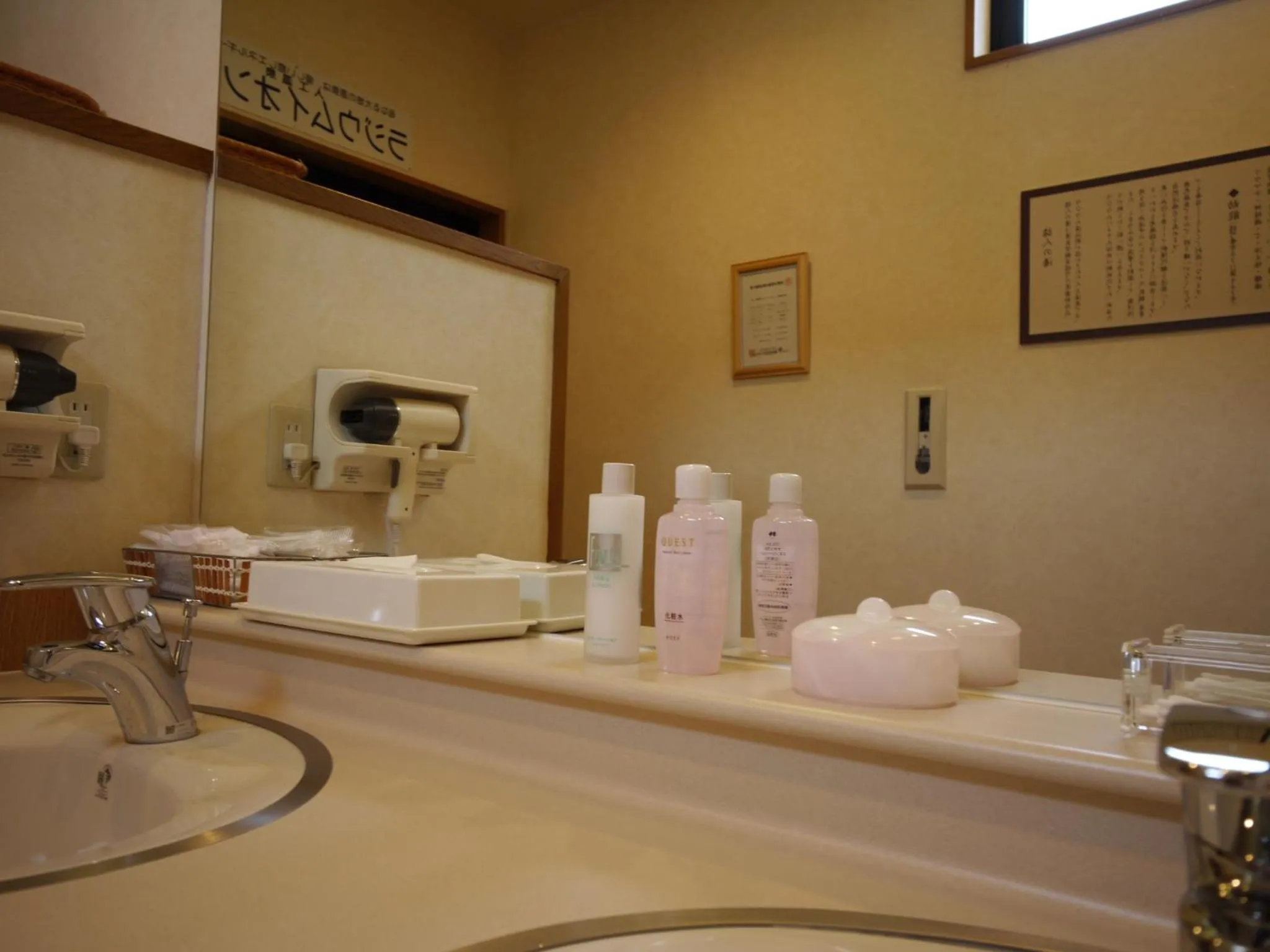 Toilet in Hotel Route-Inn Tokoname Ekimae