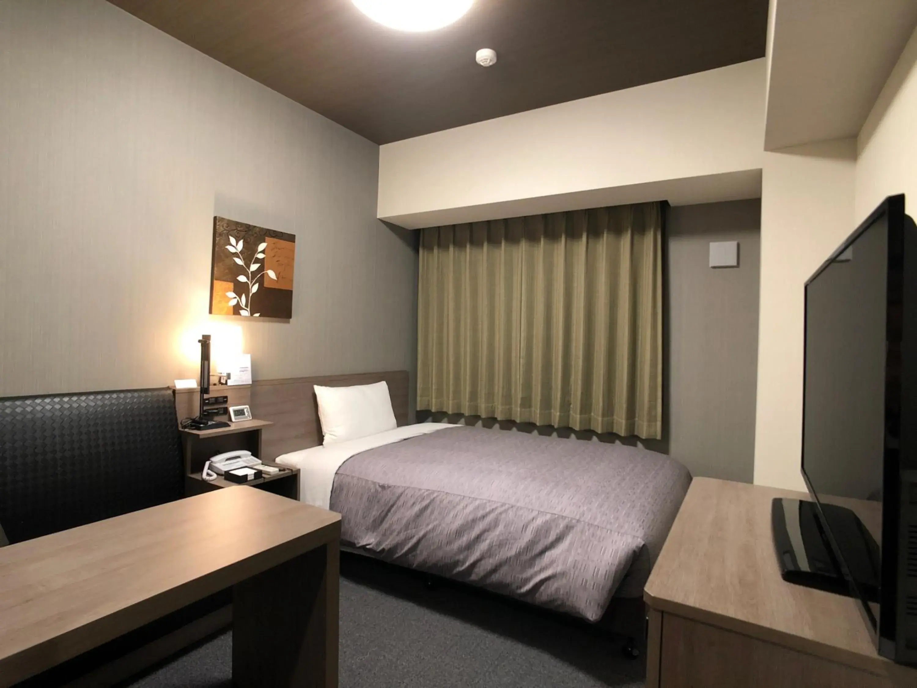 Bed in Hotel Route-Inn Tokoname Ekimae Bed in Hotel Route-Inn Tokoname Ekimae