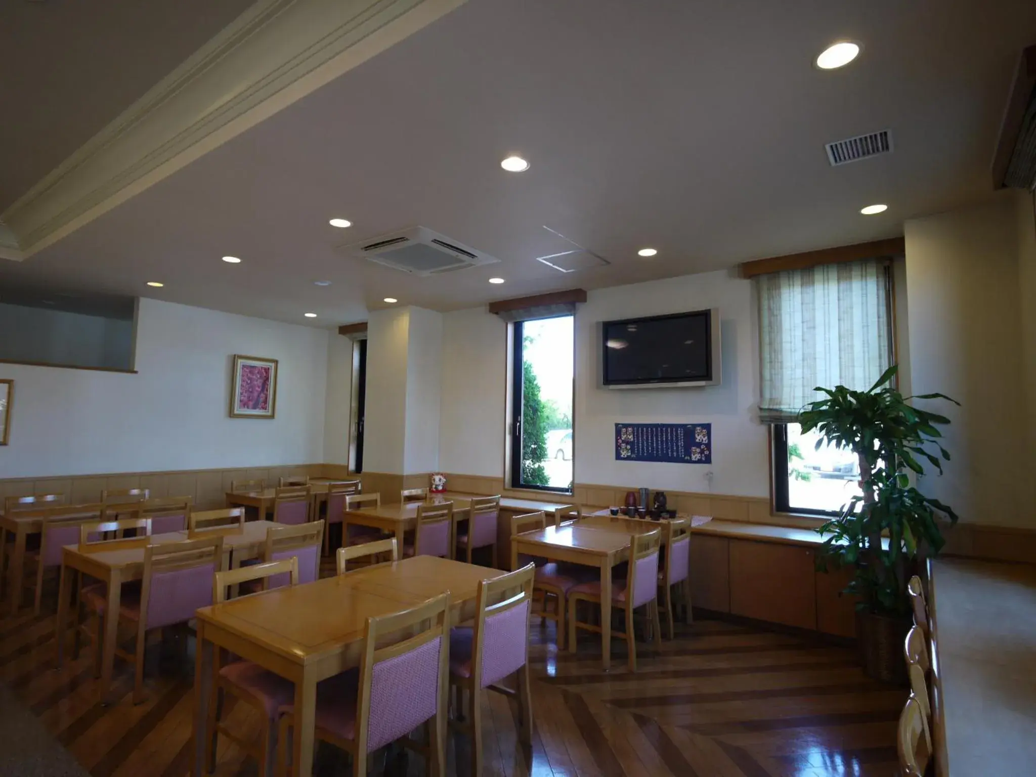 Restaurant/places to eat in Hotel Route-Inn Tokoname Ekimae Restaurant/places to eat in Hotel Route-Inn Tokoname Ekimae