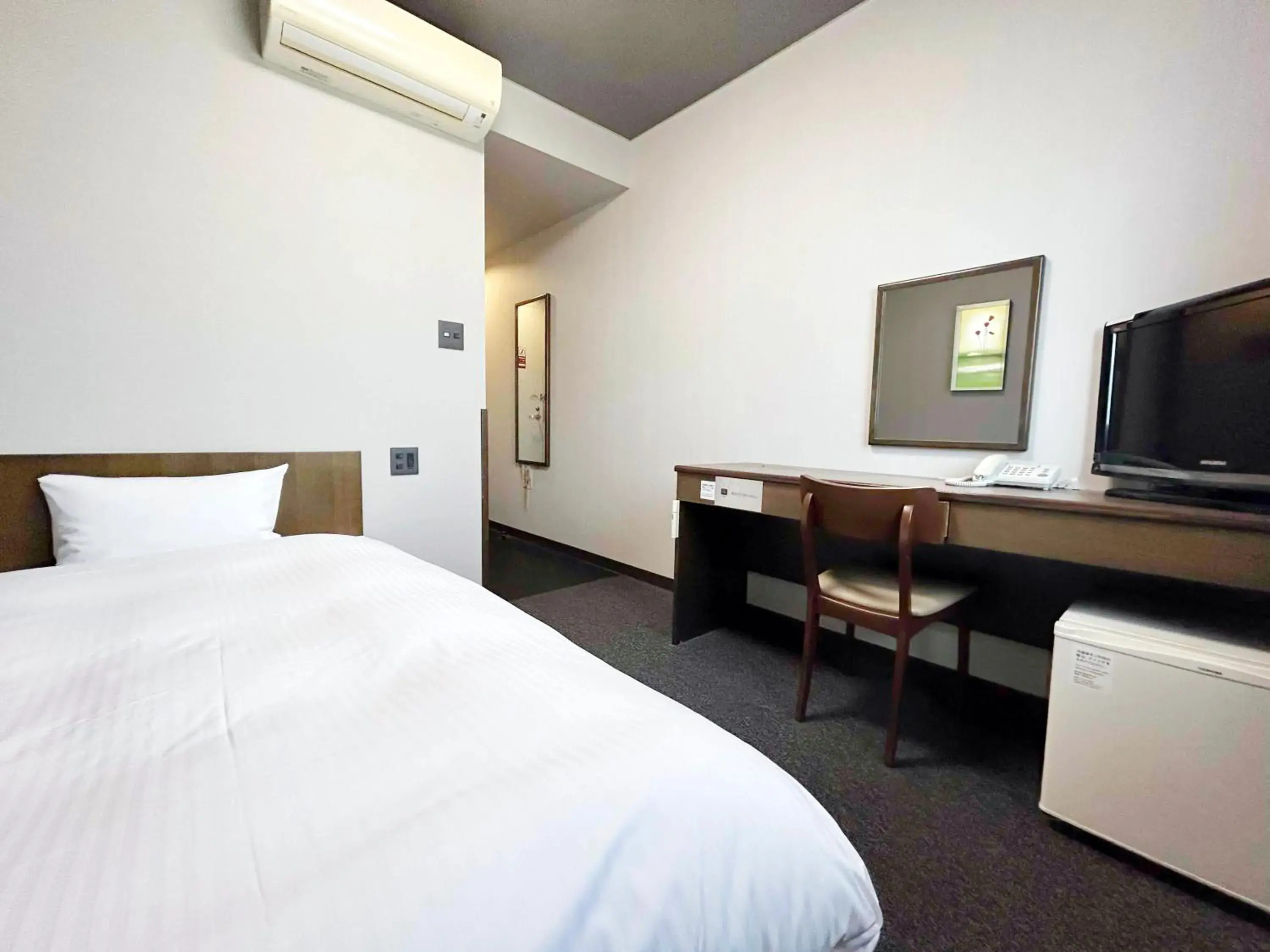 Single Room - single occupancy - Non-Smoking in Hotel Route-Inn Kakamigahara Single Room - single occupancy - Non-Smoking in Hotel Route-Inn Kakamigahara