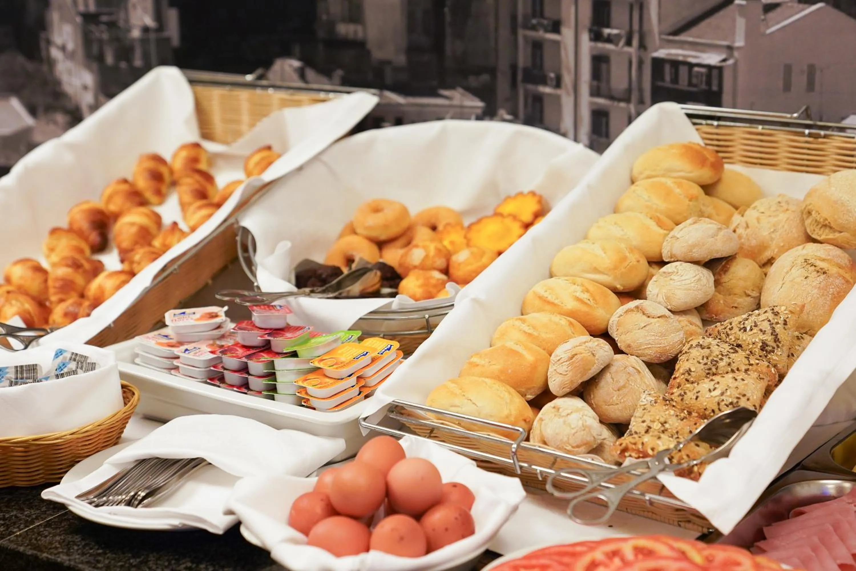 Restaurant/places to eat in Legendary Lisboa Suites