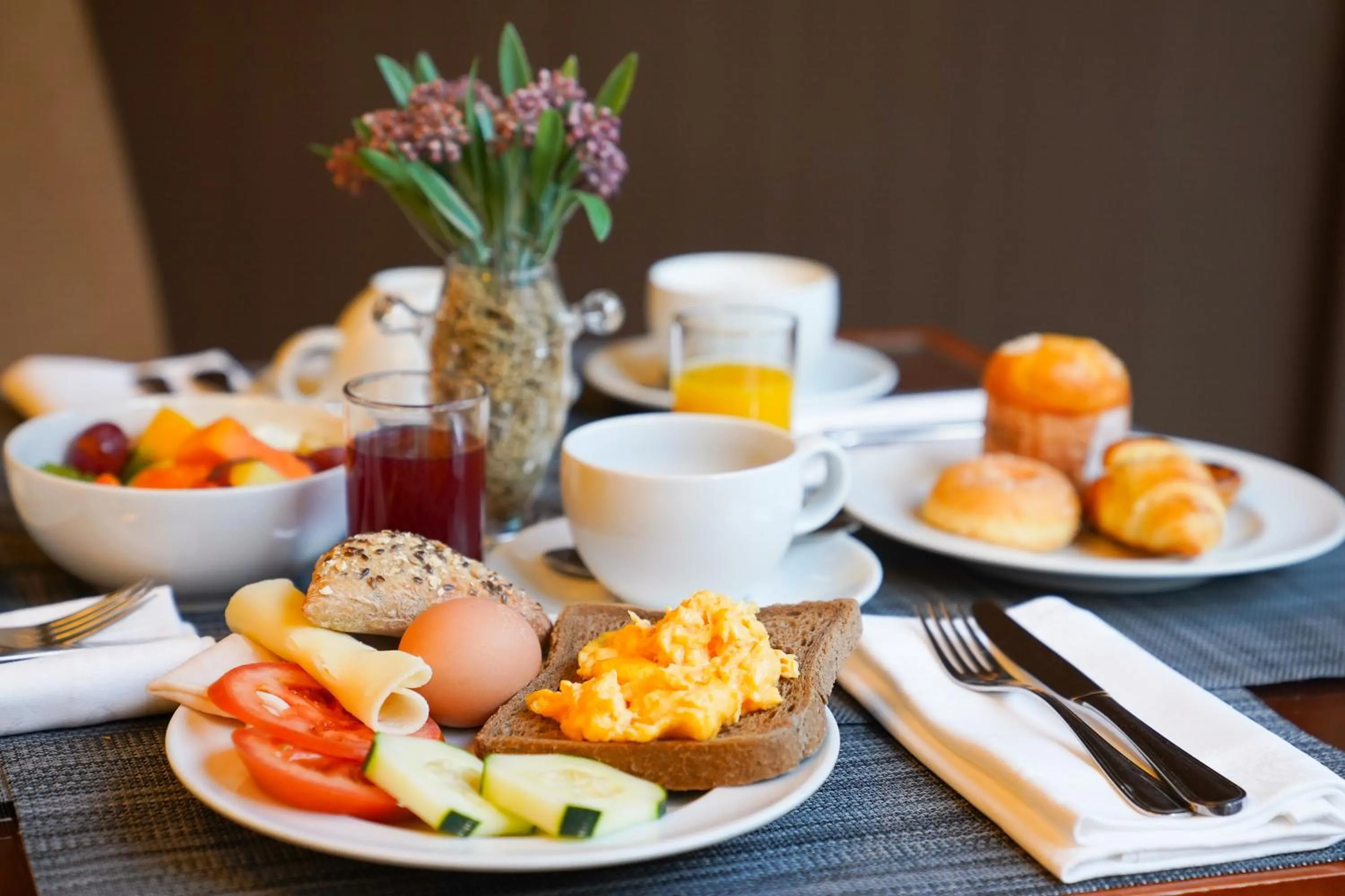 Restaurant/places to eat in Legendary Lisboa Suites