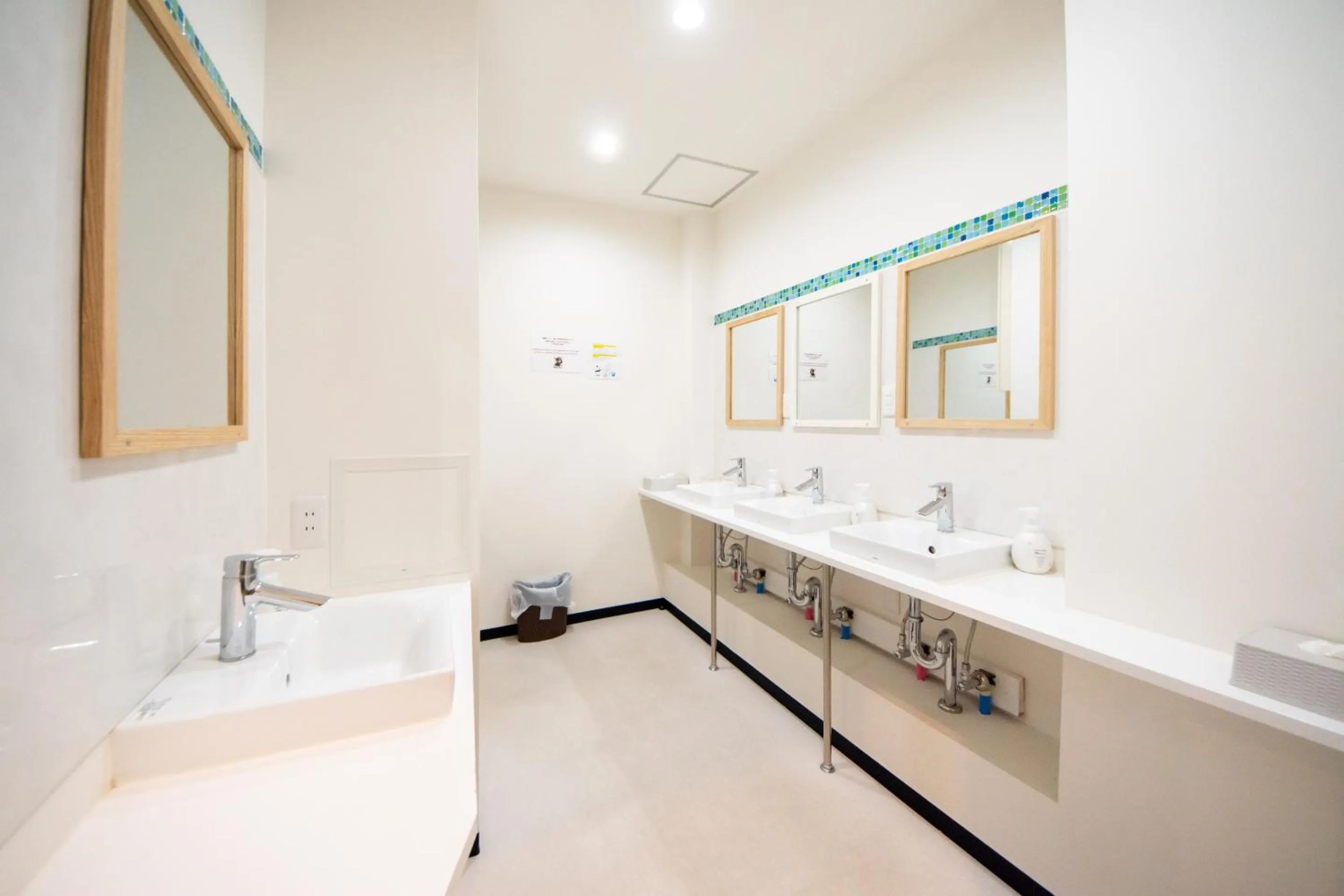 Shower in Hotel Base Nara