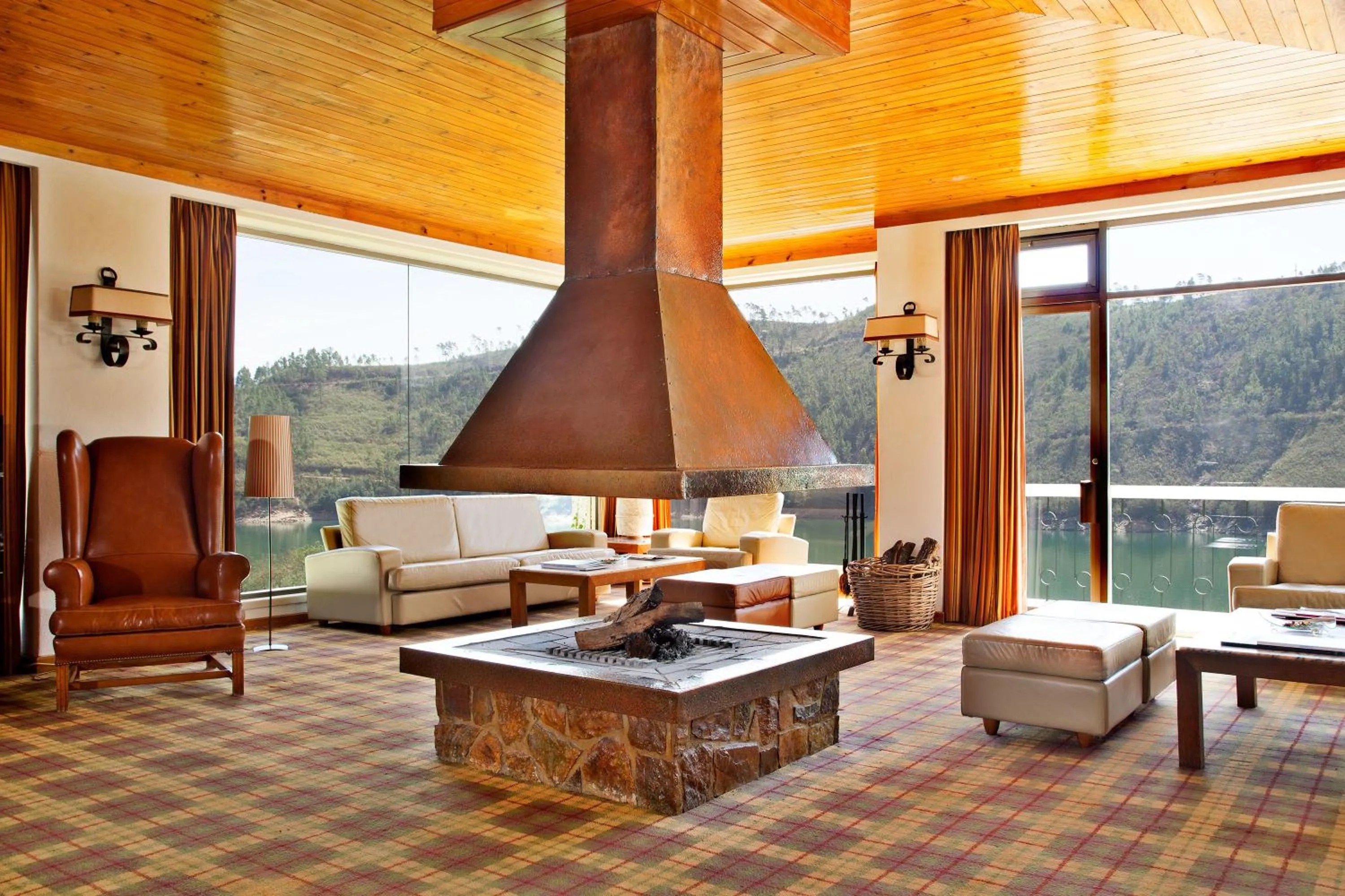 Communal lounge/ TV room in Lago Azul Eco Hotel