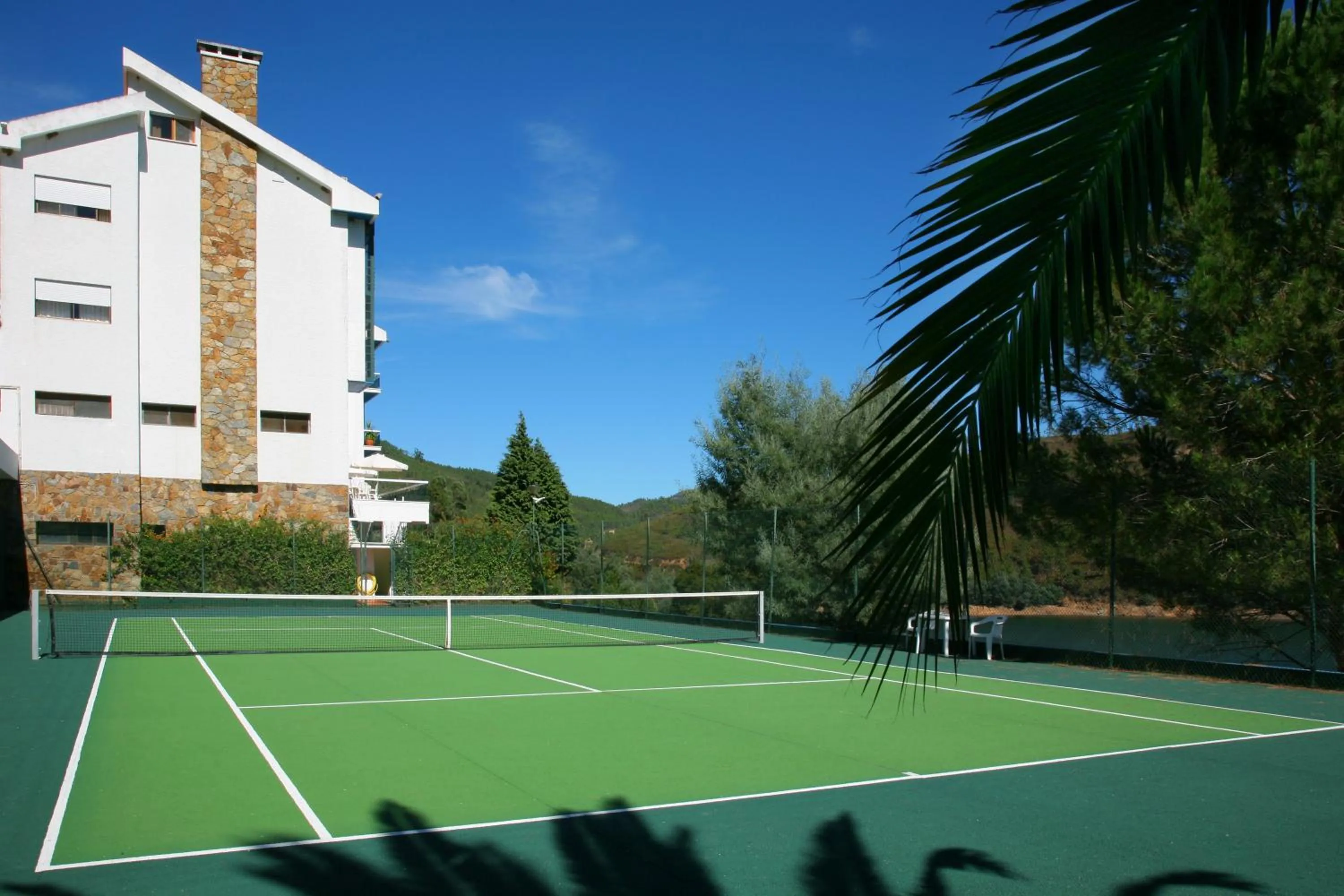 Tennis court in Lago Azul Eco Hotel
