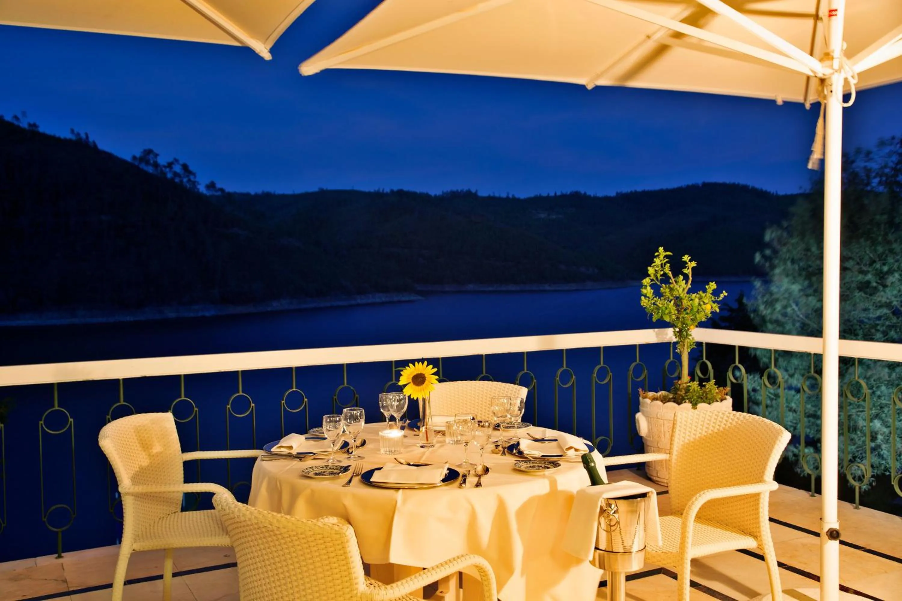 Restaurant/places to eat in Lago Azul Eco Hotel