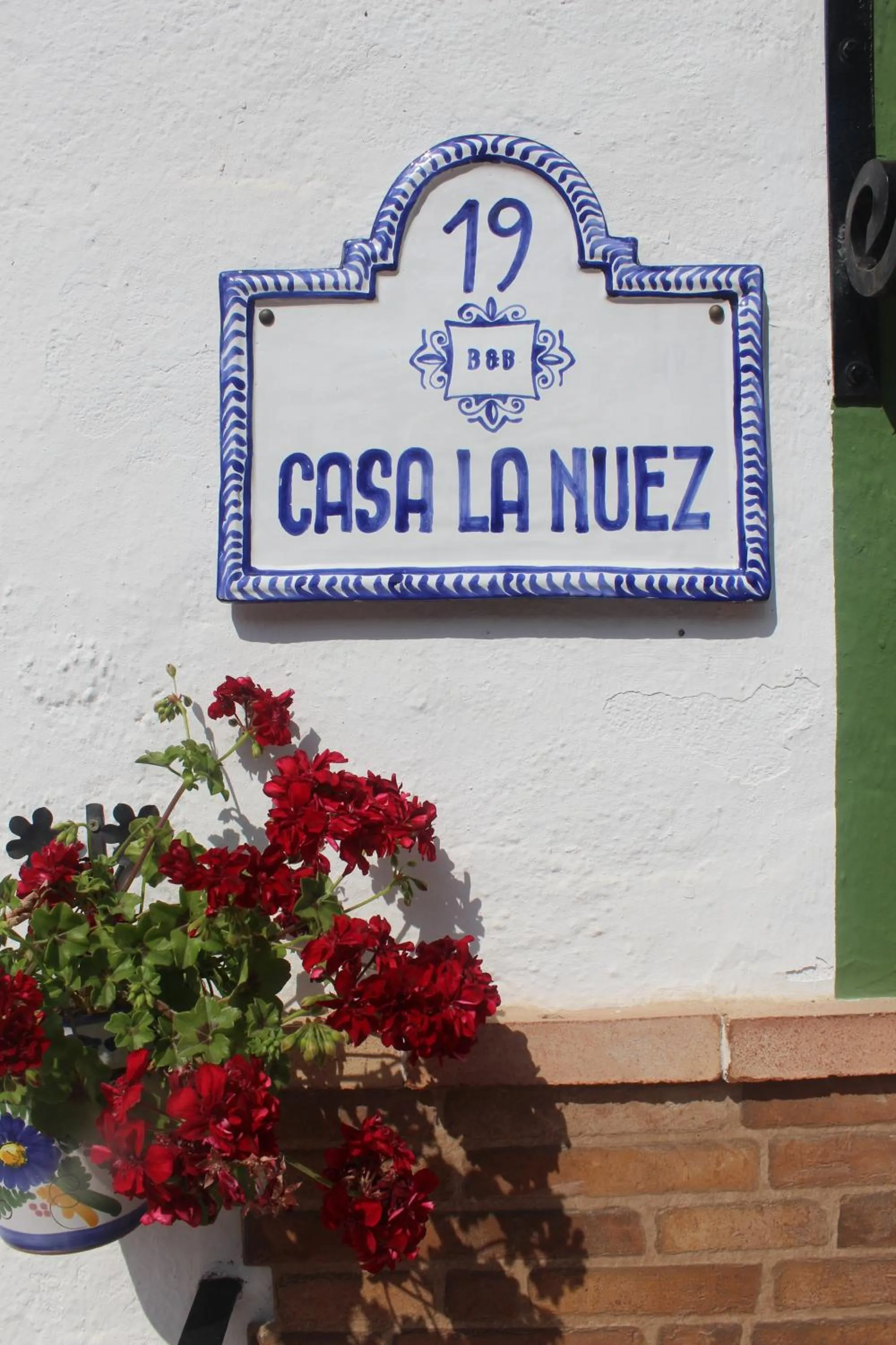 Facade/entrance in Casa La Nuez
