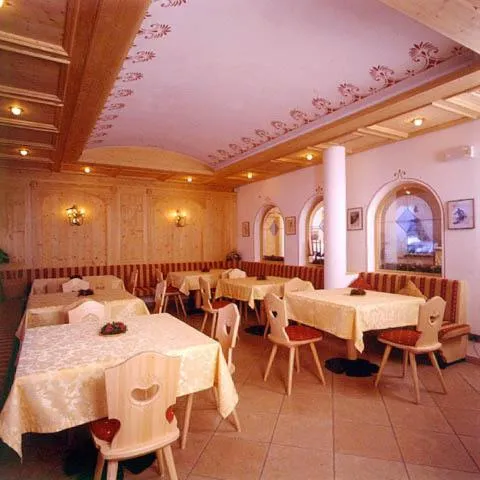 Restaurant/places to eat in Hotel Scoiattolo