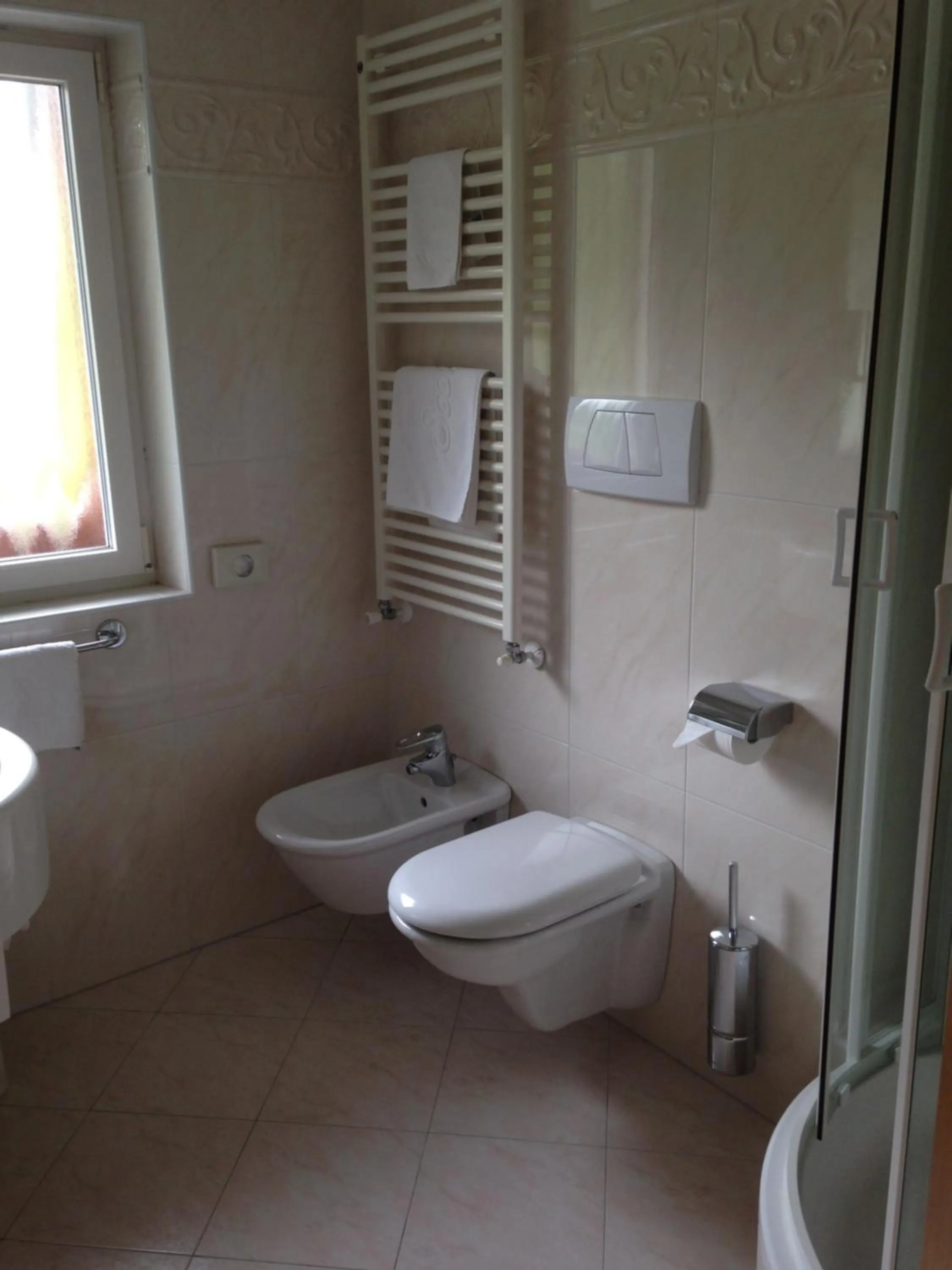 Toilet in Hotel Scoiattolo