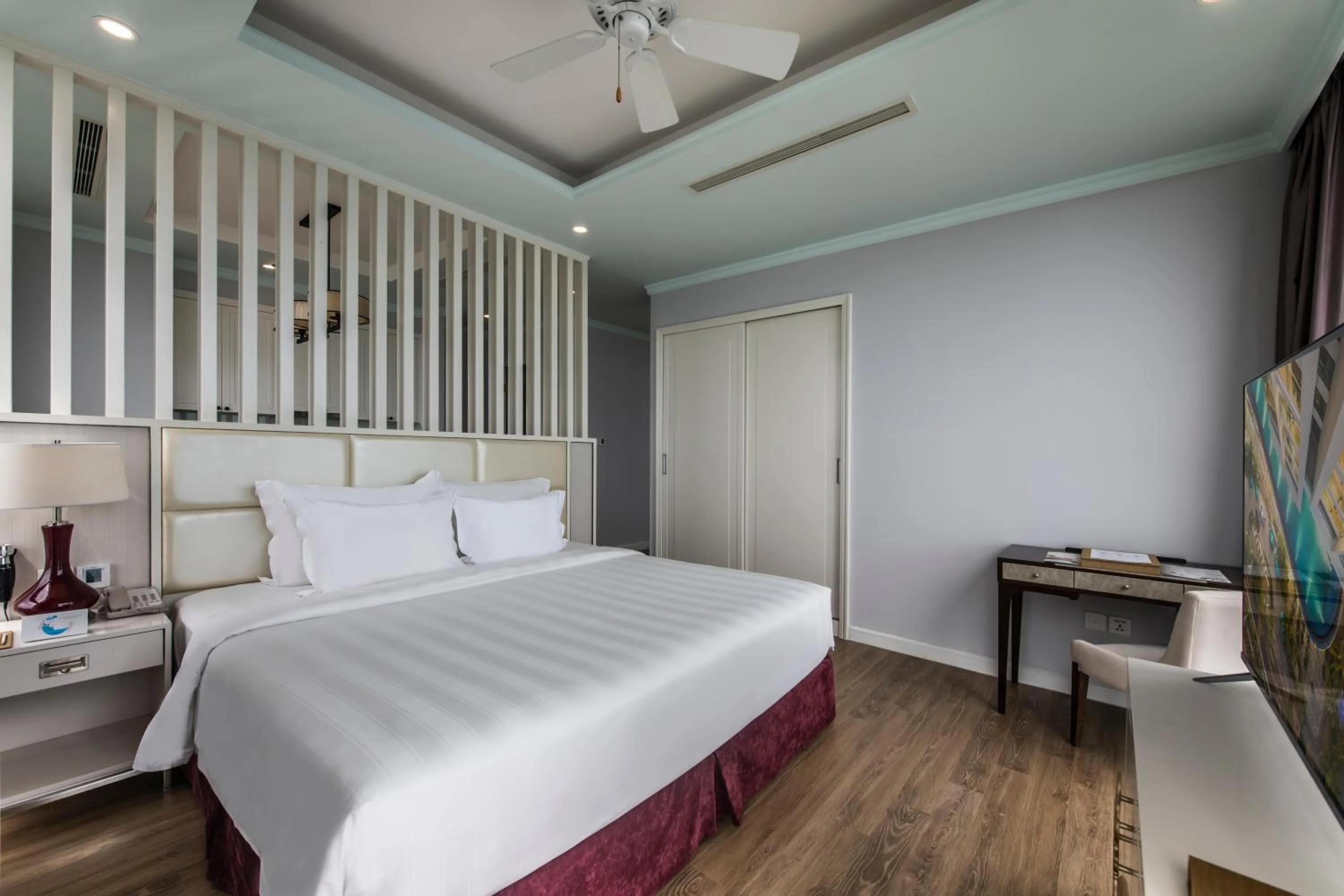Bedroom, Bed in Vinpearl Beachfront Nha Trang