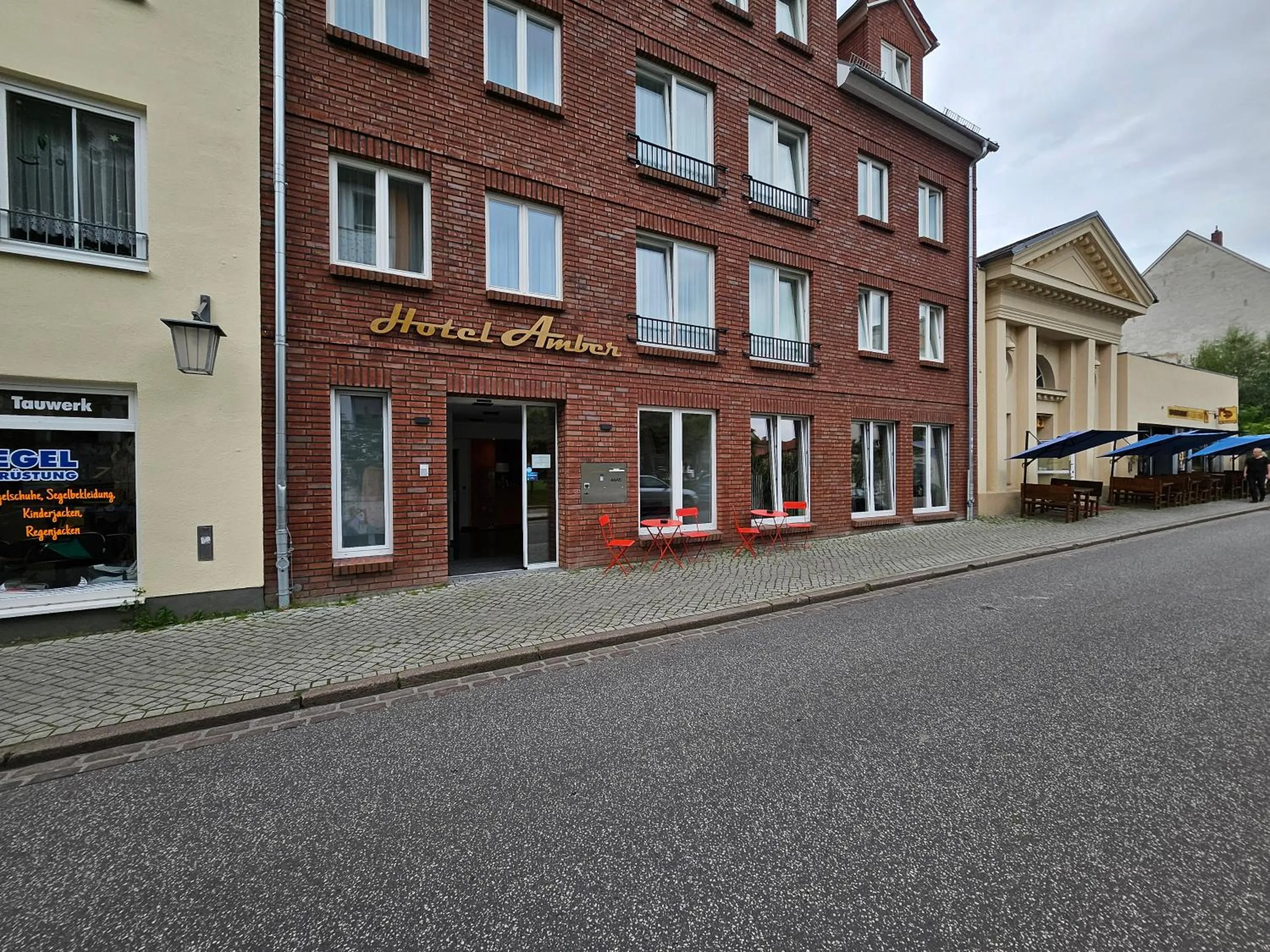 Property building in Hotel Amber Altstadt