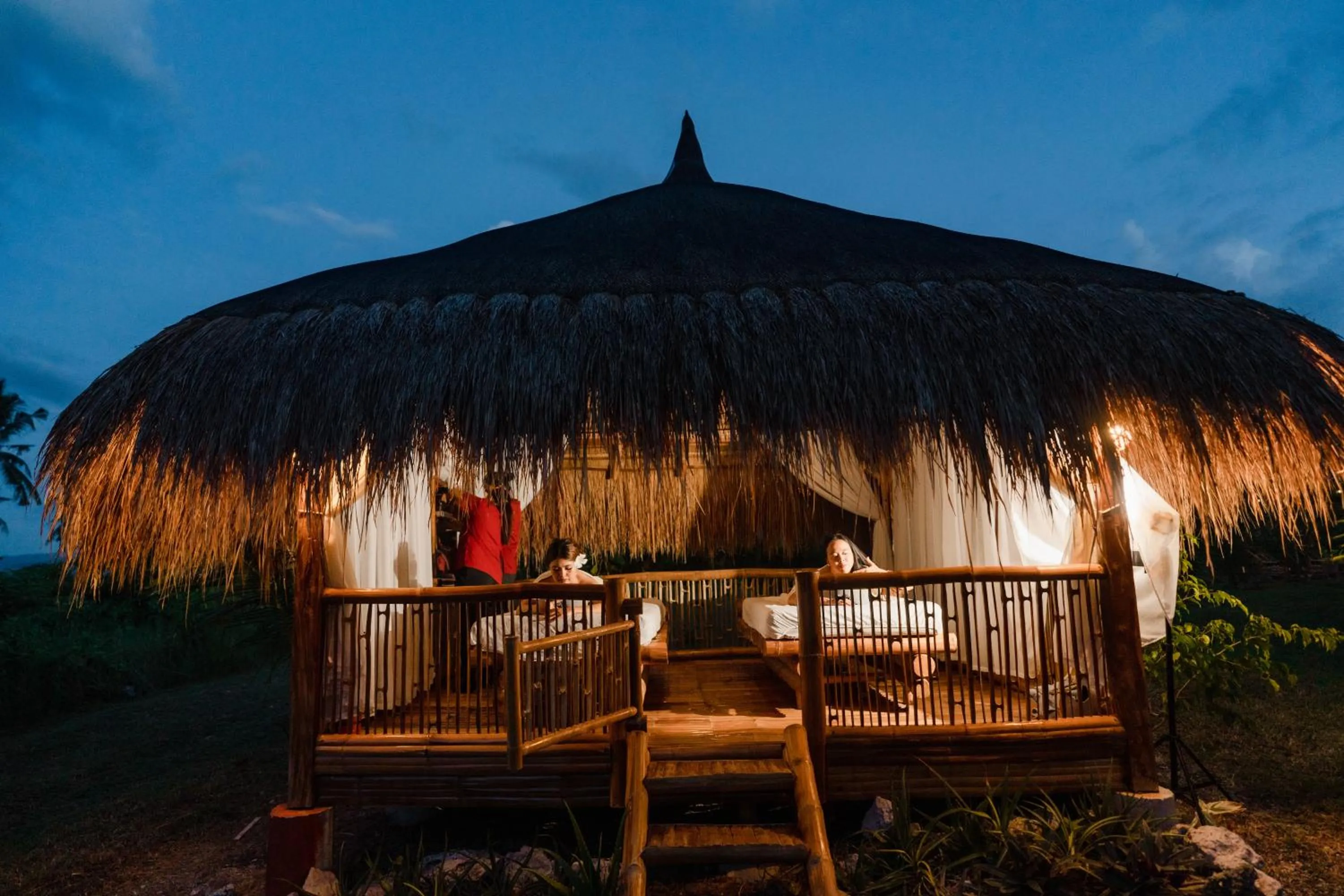 Night in Tongo Hill Cottages