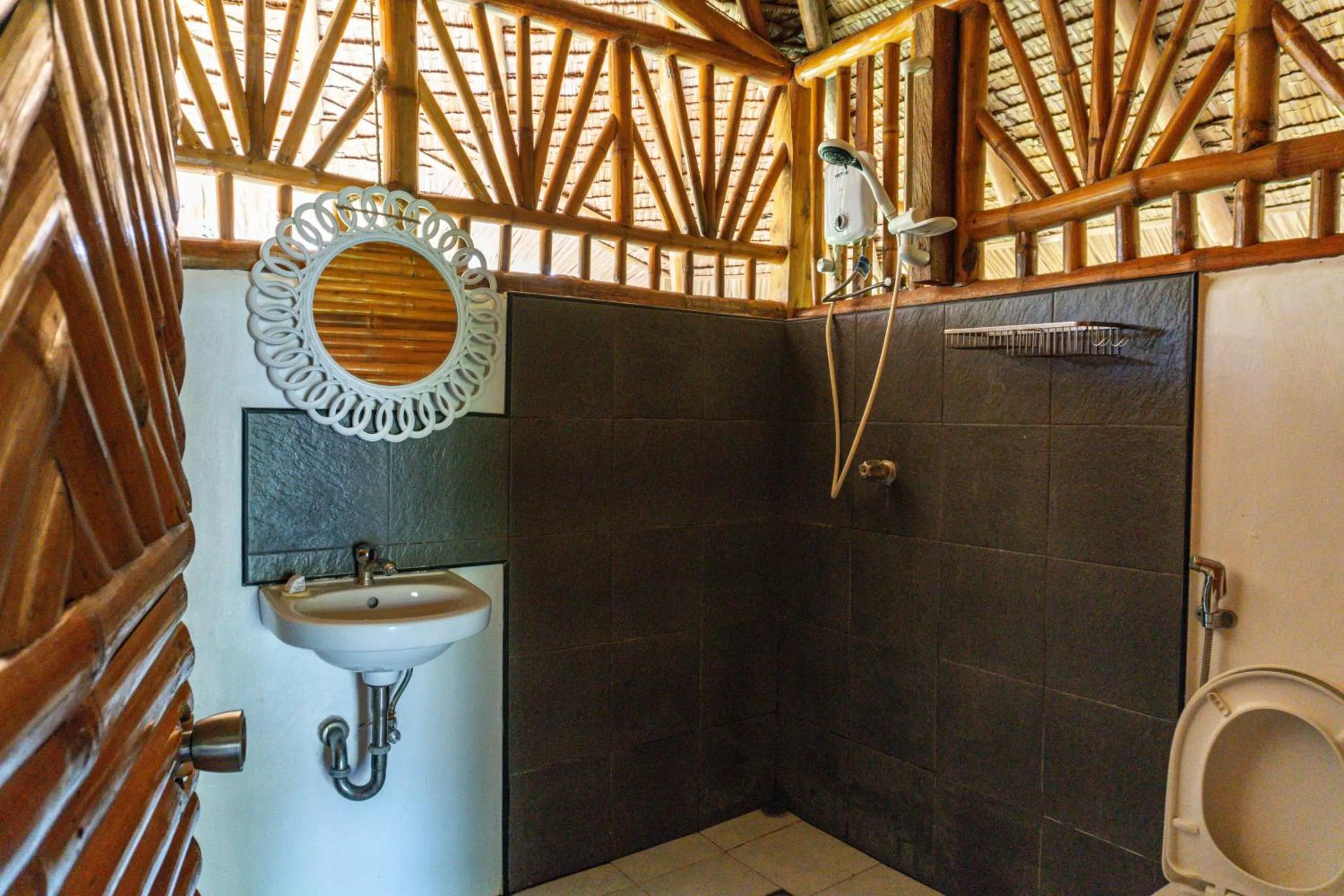 Bathroom in Tongo Hill Cottages