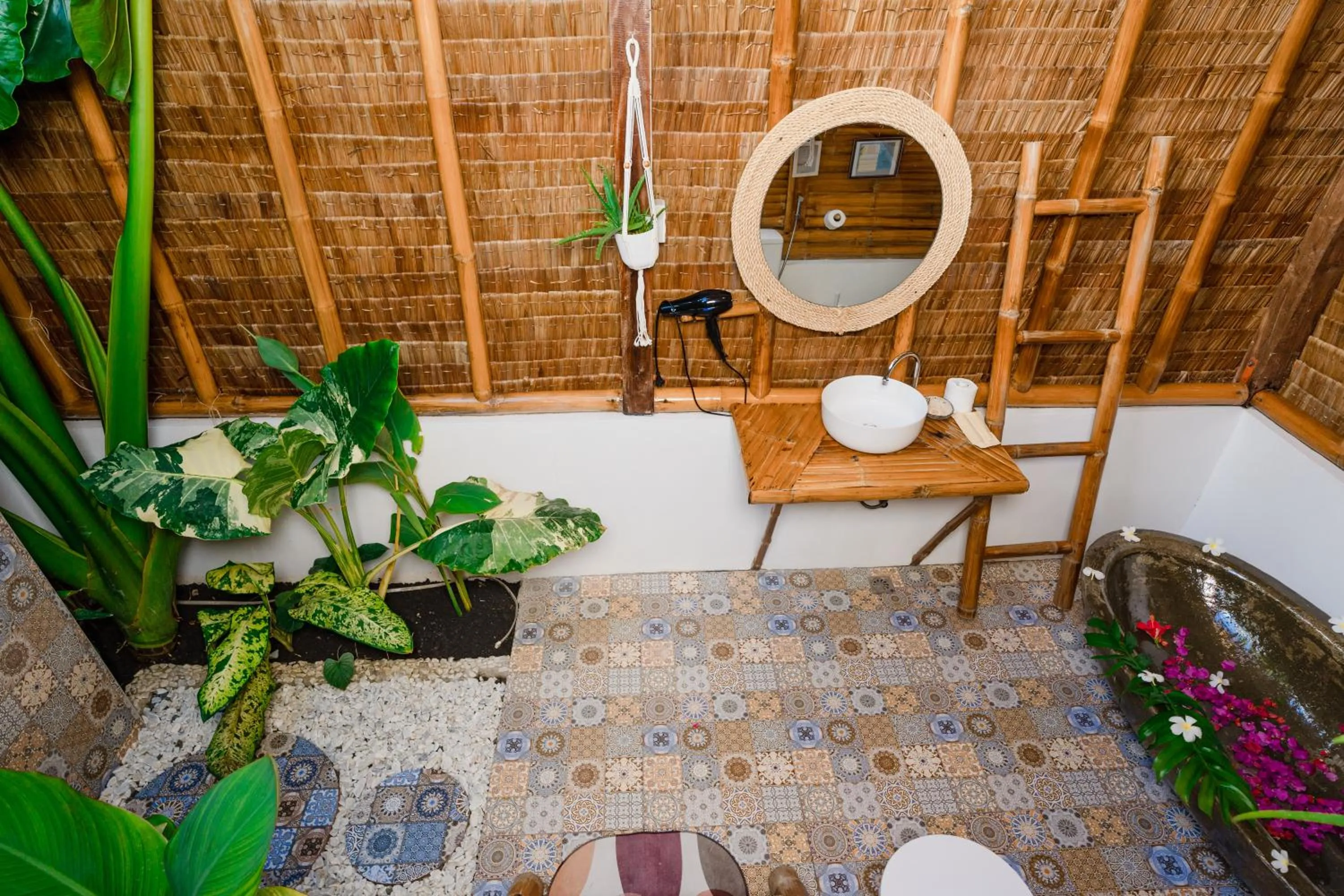 Shower in Tongo Hill Cottages