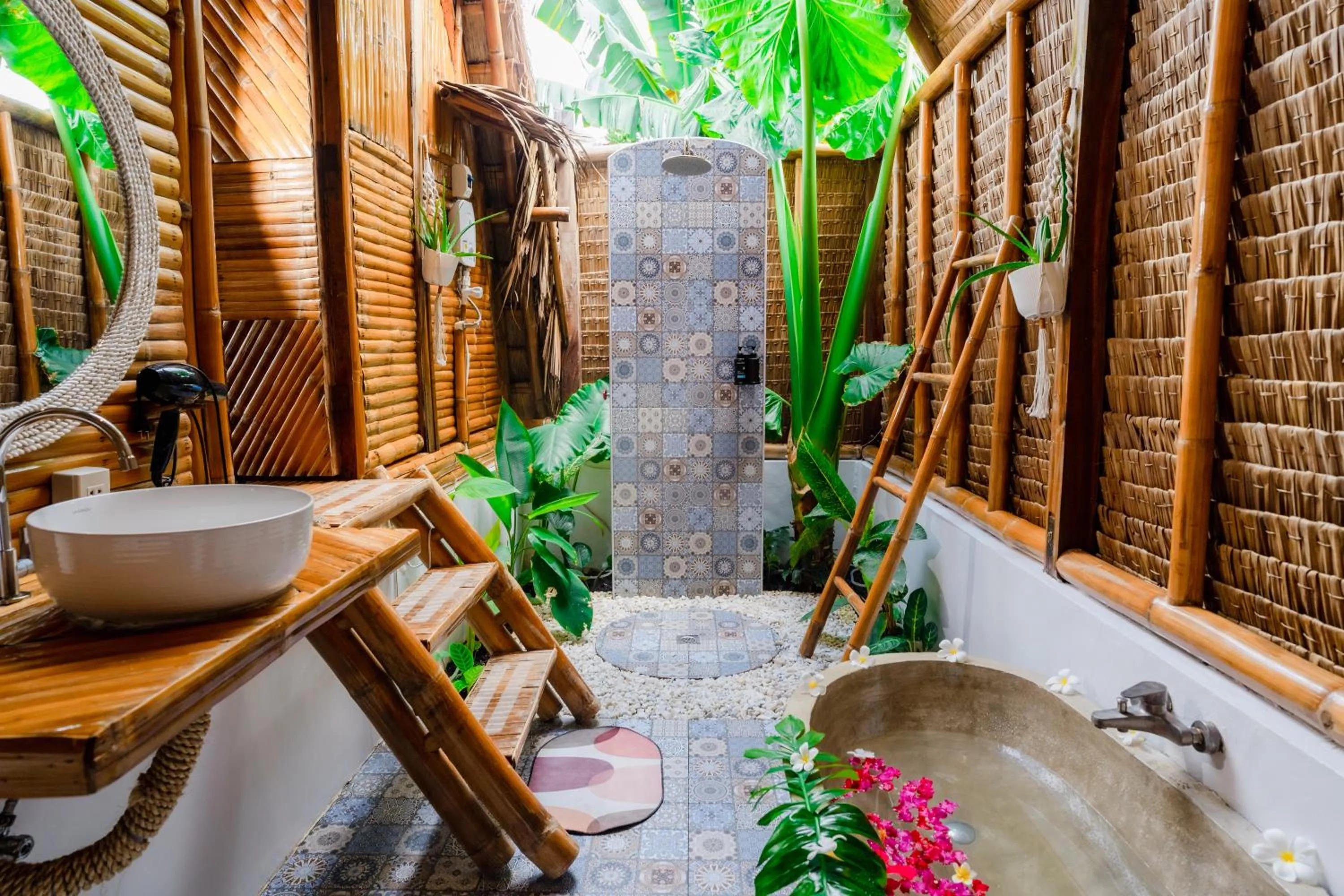 Shower in Tongo Hill Cottages