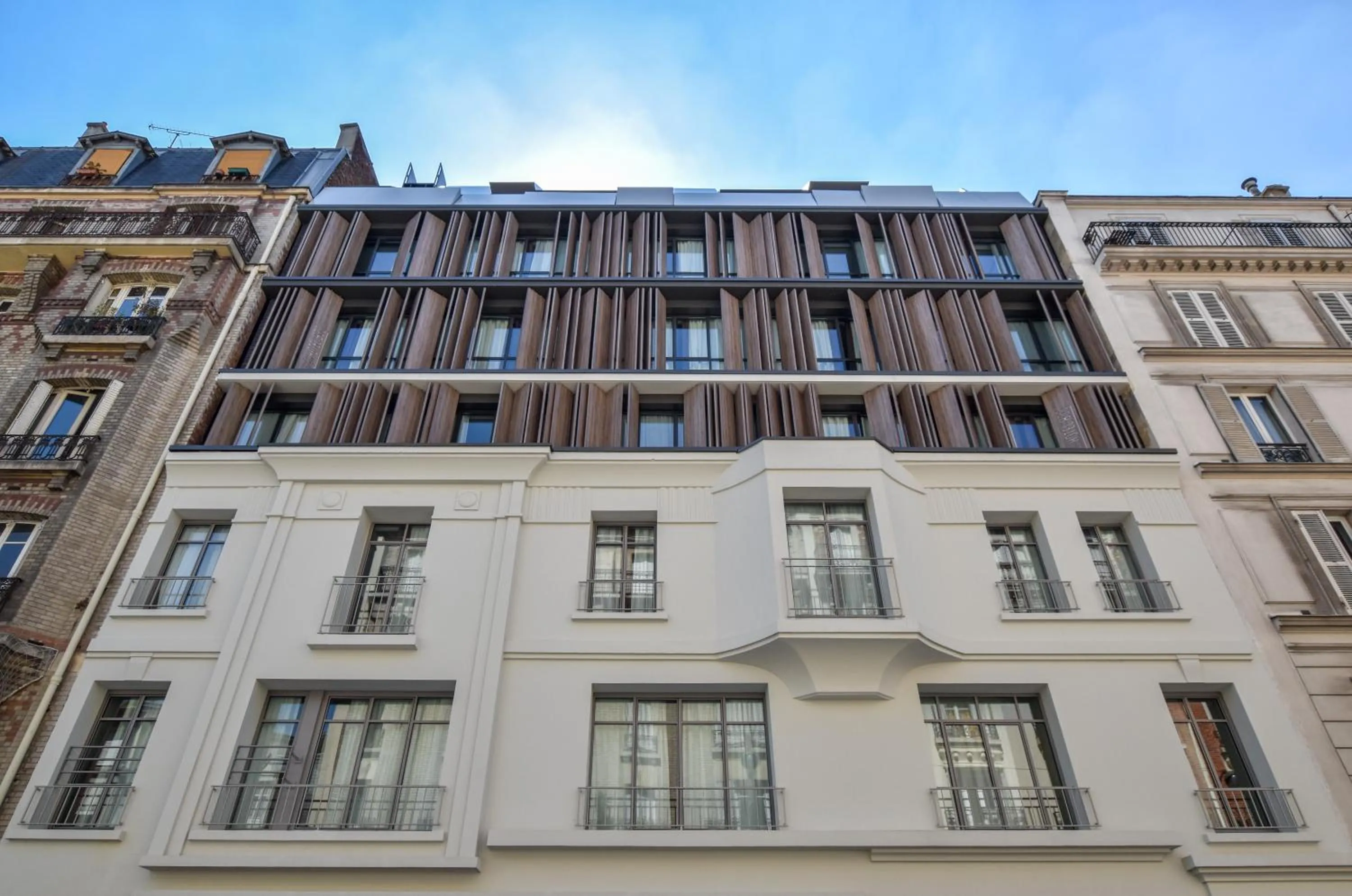 Property building in Hôtel B55