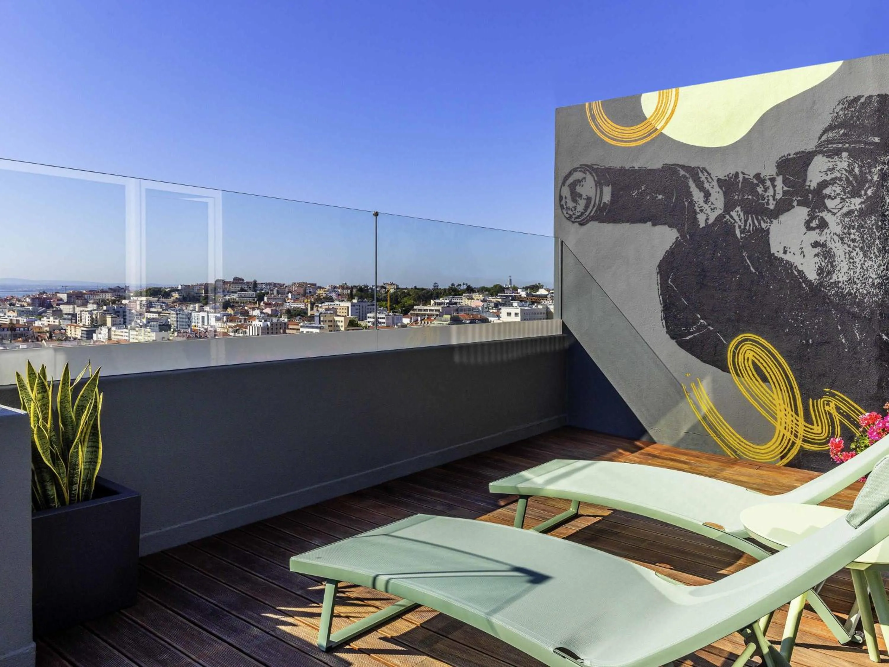 Bedroom in Ibis Styles Lisboa Centro Liberdade NE