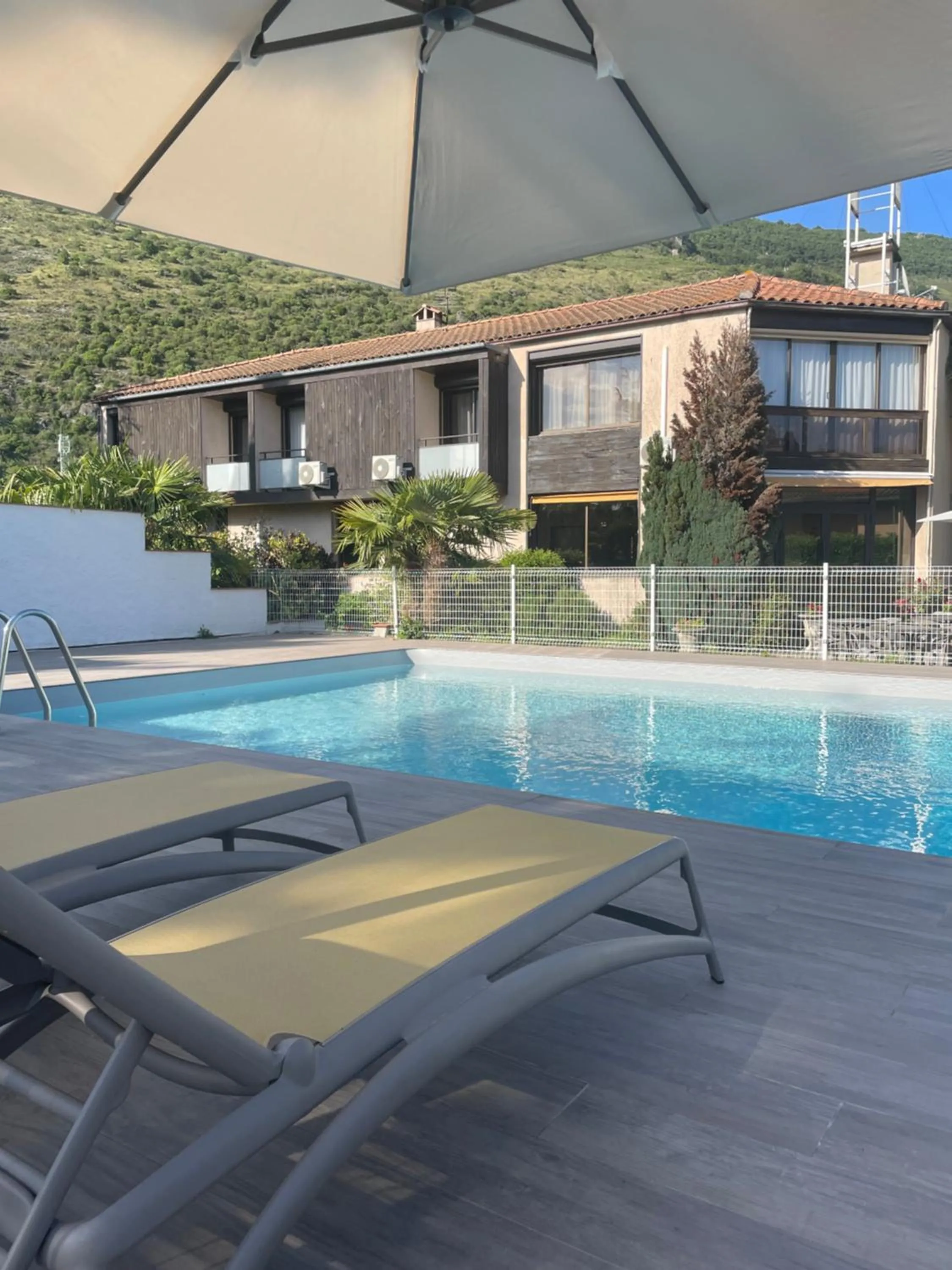 Swimming pool in Hôtel Pyrène