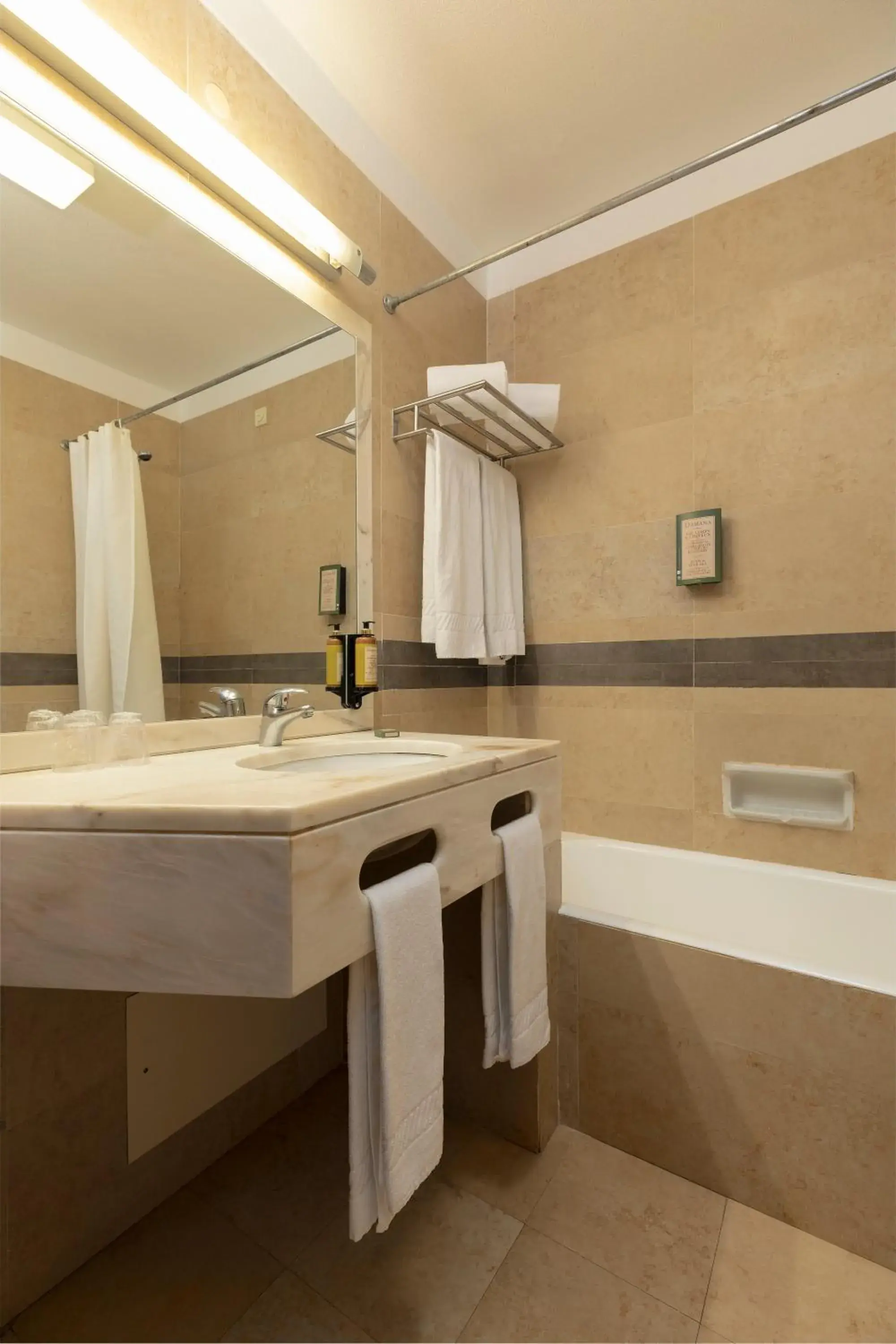 Bathroom in Interpass Vau Hotel Apartamentos Bathroom in Interpass Vau Hotel Apartamentos