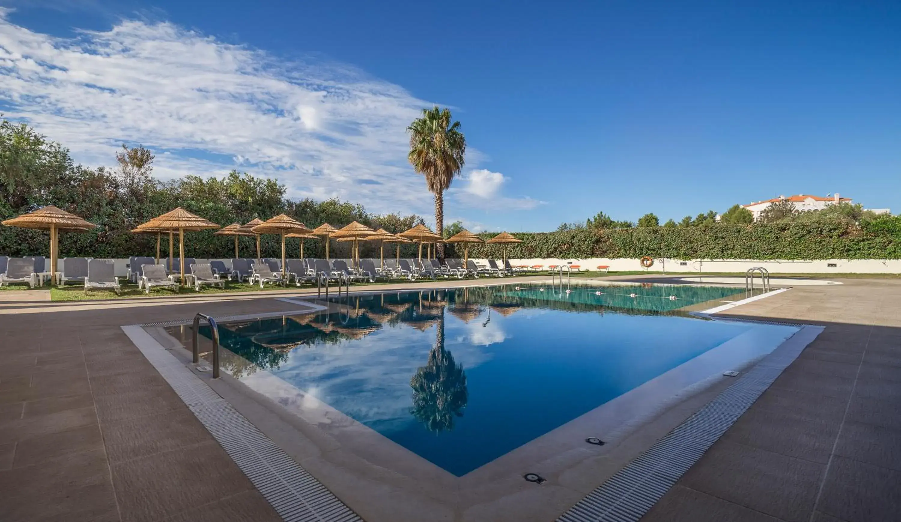 Swimming pool in Interpass Vau Hotel Apartamentos Swimming pool in Interpass Vau Hotel Apartamentos