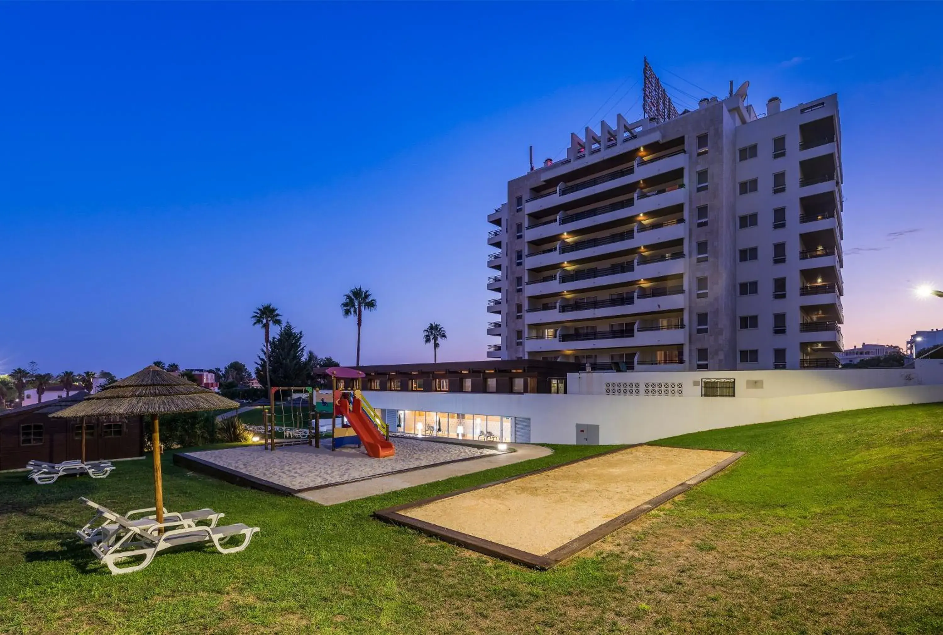 Property building in Interpass Vau Hotel Apartamentos Property building in Interpass Vau Hotel Apartamentos