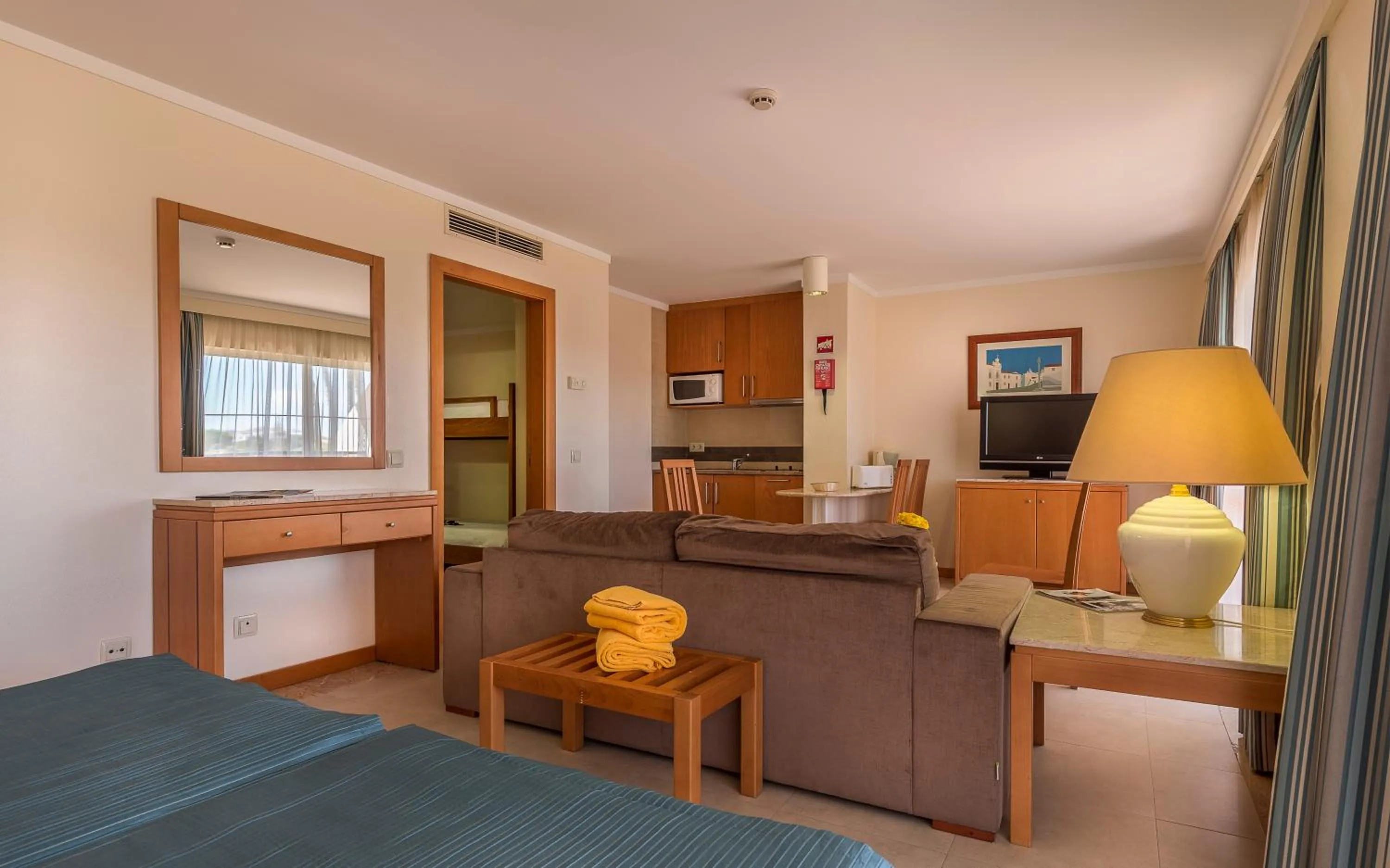 Kitchen or kitchenette in Interpass Vau Hotel Apartamentos