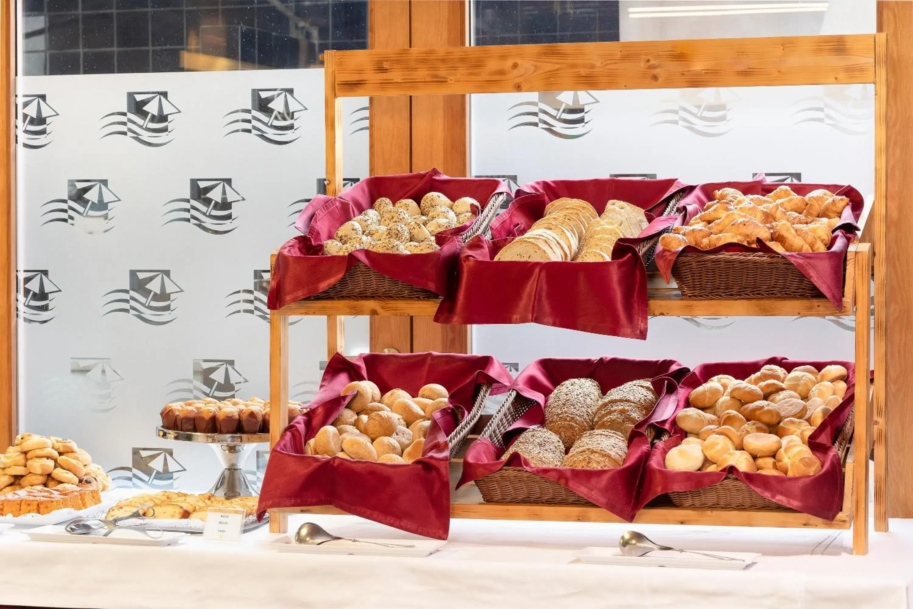 Restaurant/places to eat in Interpass Vau Hotel Apartamentos Restaurant/places to eat in Interpass Vau Hotel Apartamentos