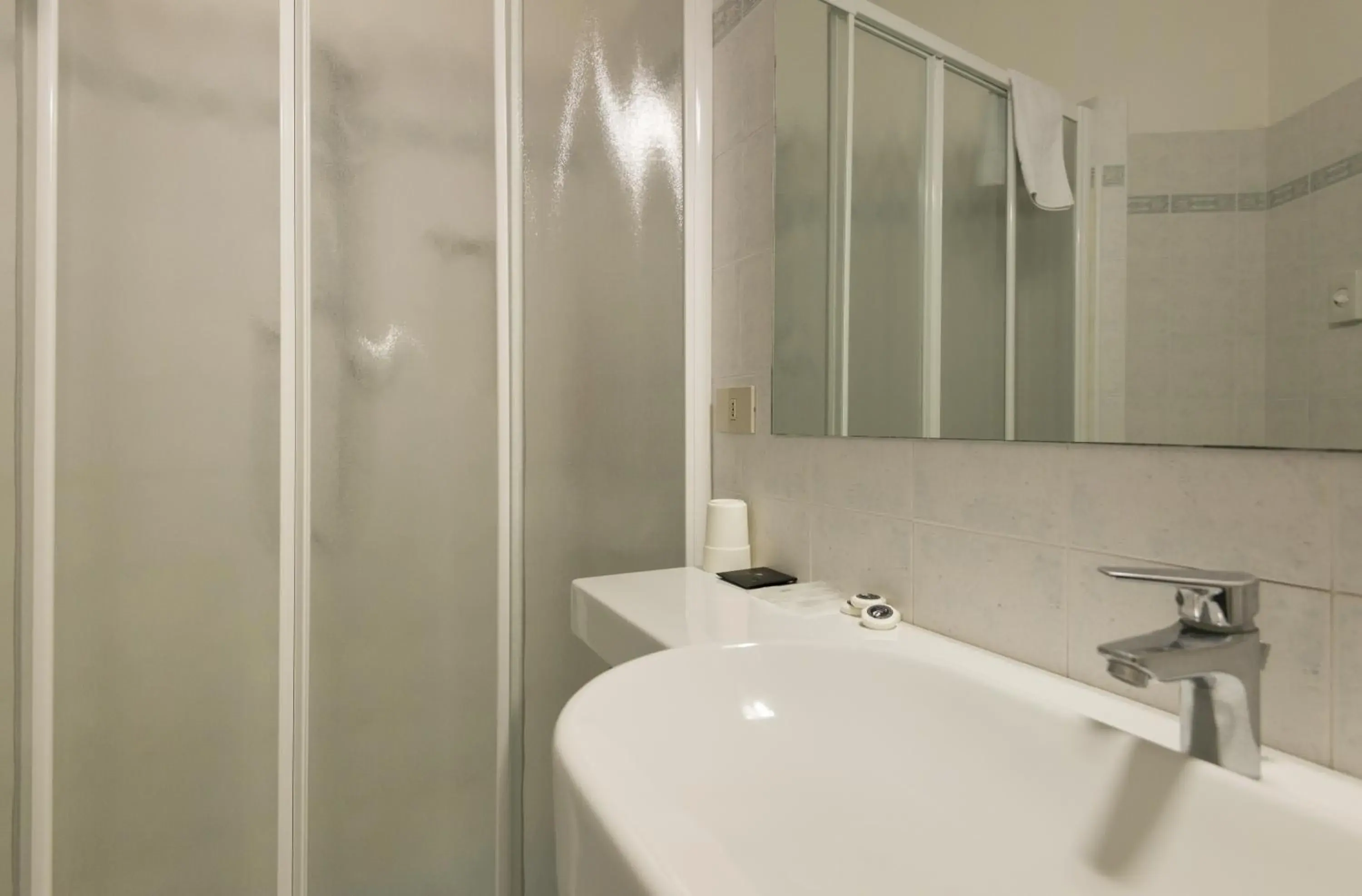 Shower, Bathroom in Hotel Airone