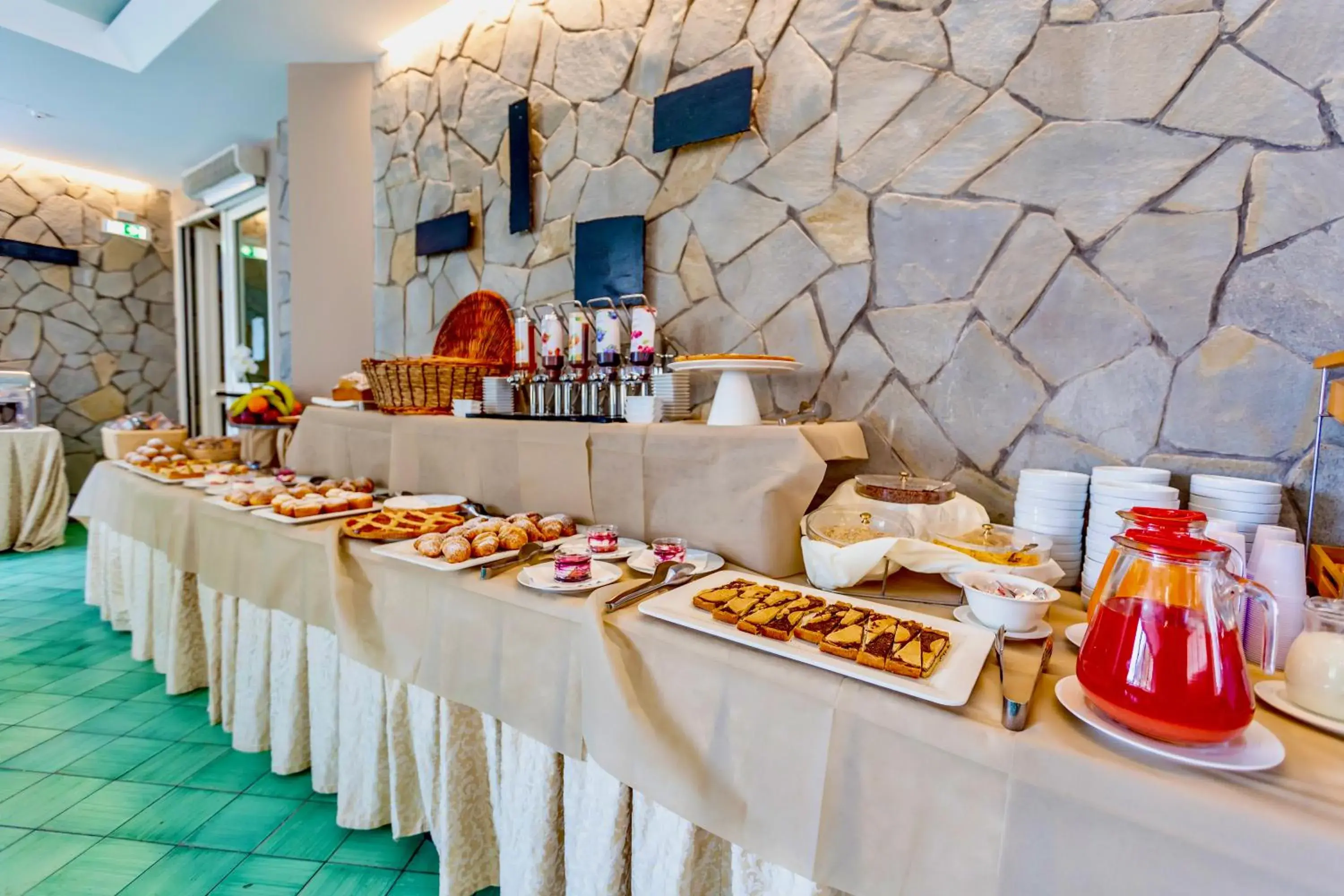 Buffet breakfast, Food in Hotel Airone
