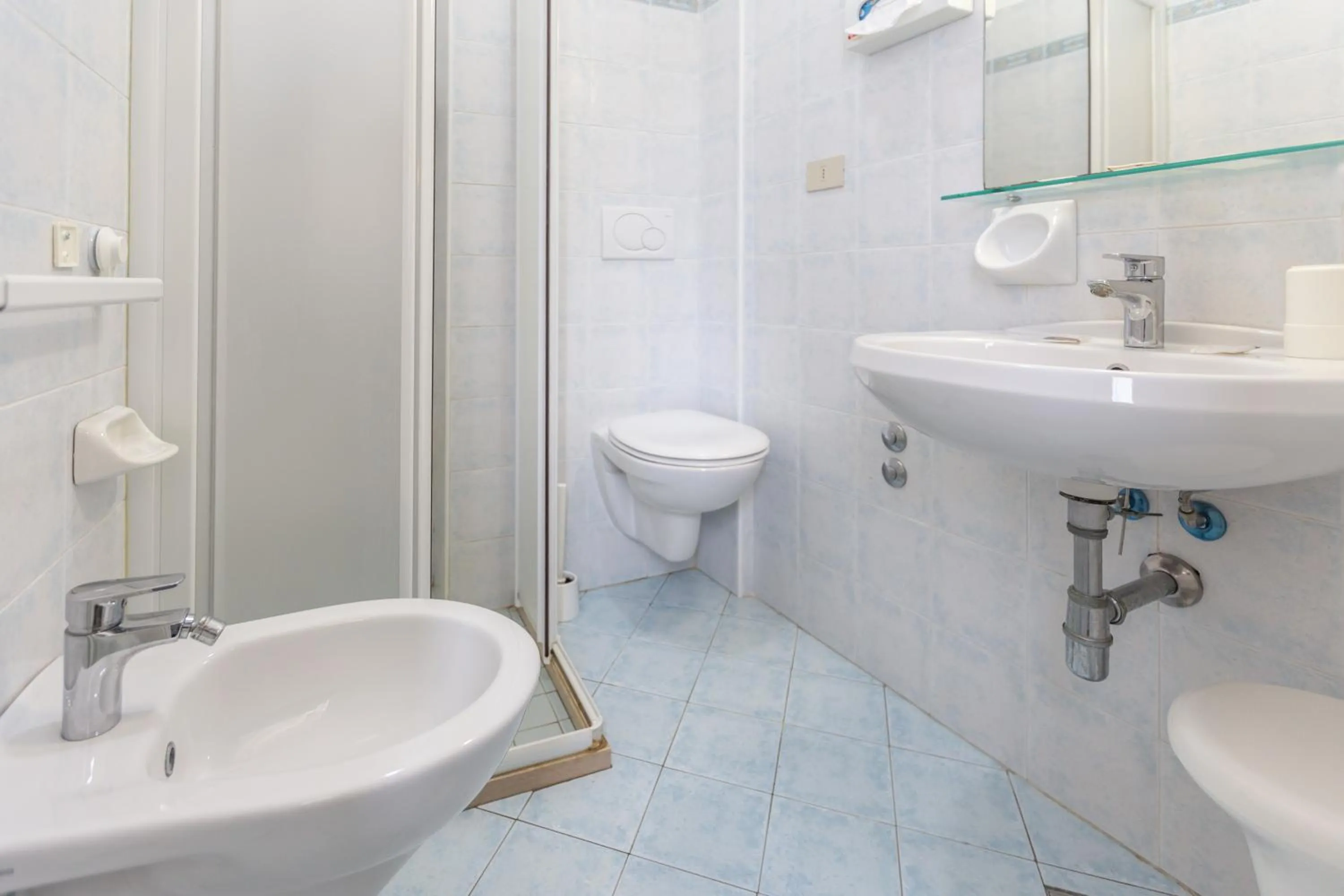 Shower in Hotel Airone