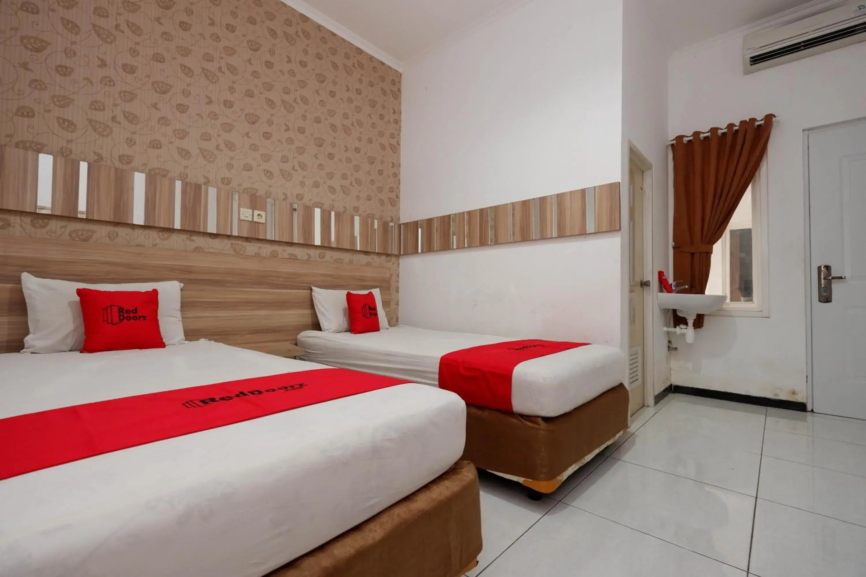 Bedroom, Bed in RedDoorz near Plaza Simpang Lima Bedroom, Bed in RedDoorz near Plaza Simpang Lima