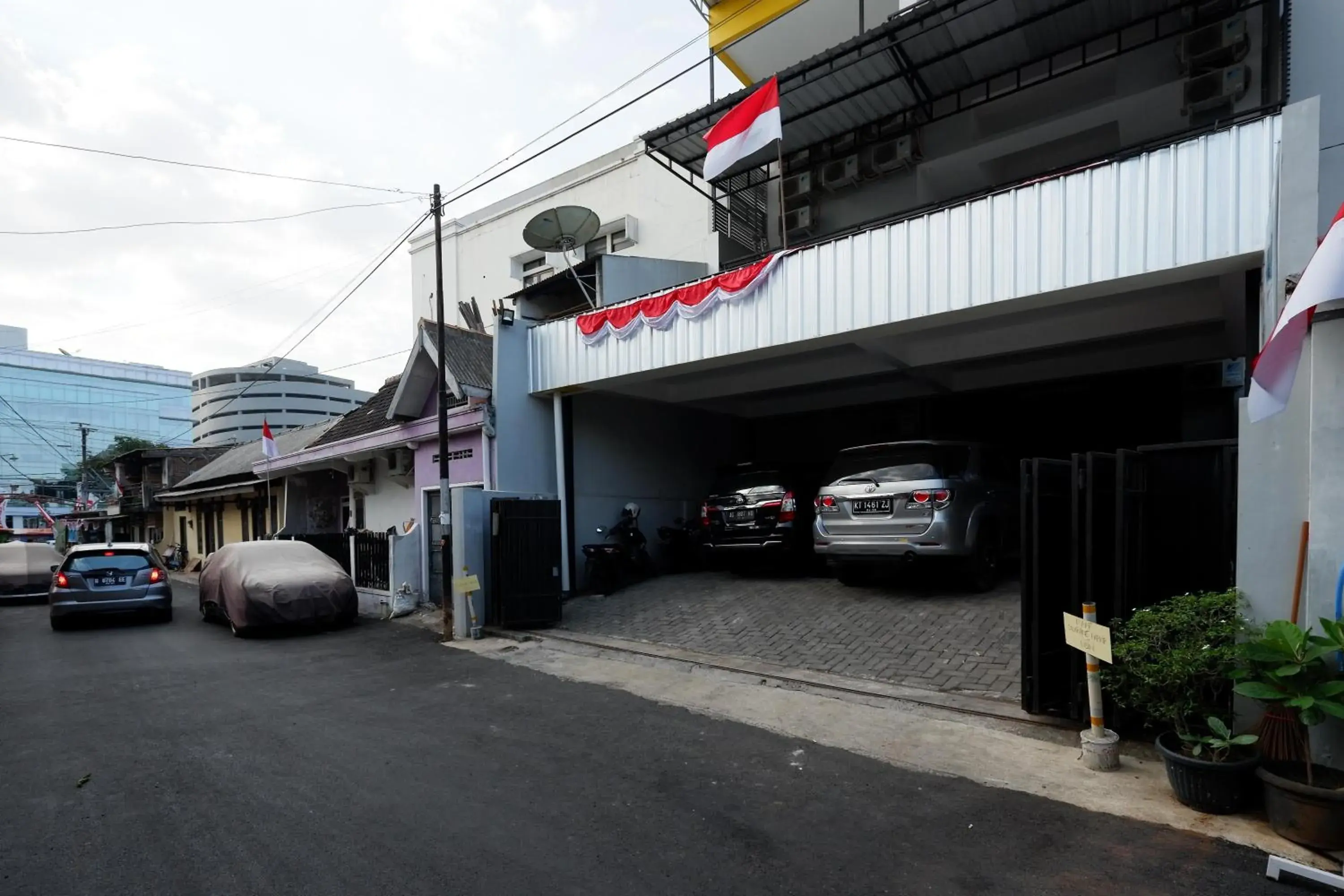 Property building in RedDoorz near Plaza Simpang Lima Property building in RedDoorz near Plaza Simpang Lima
