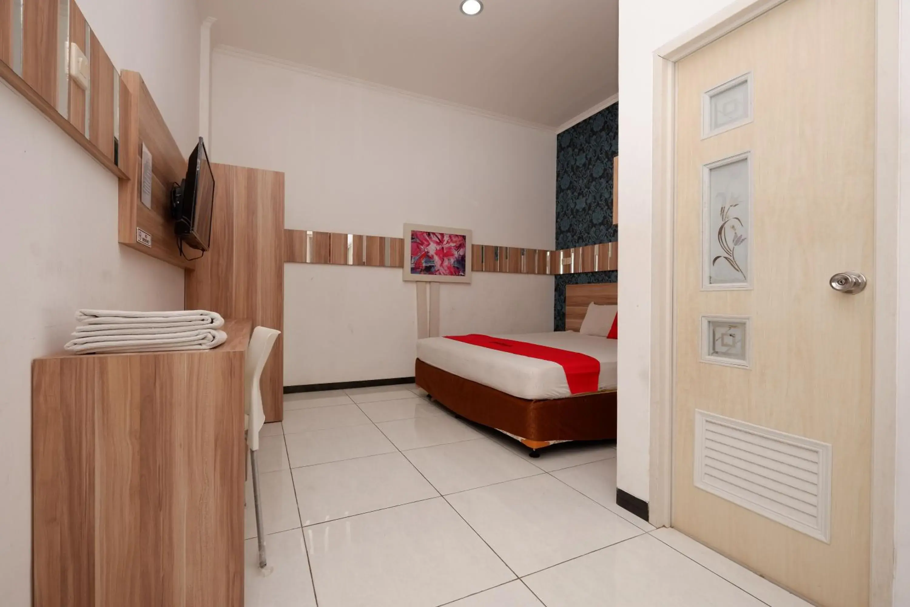Bedroom, Bed in RedDoorz near Plaza Simpang Lima Bedroom, Bed in RedDoorz near Plaza Simpang Lima