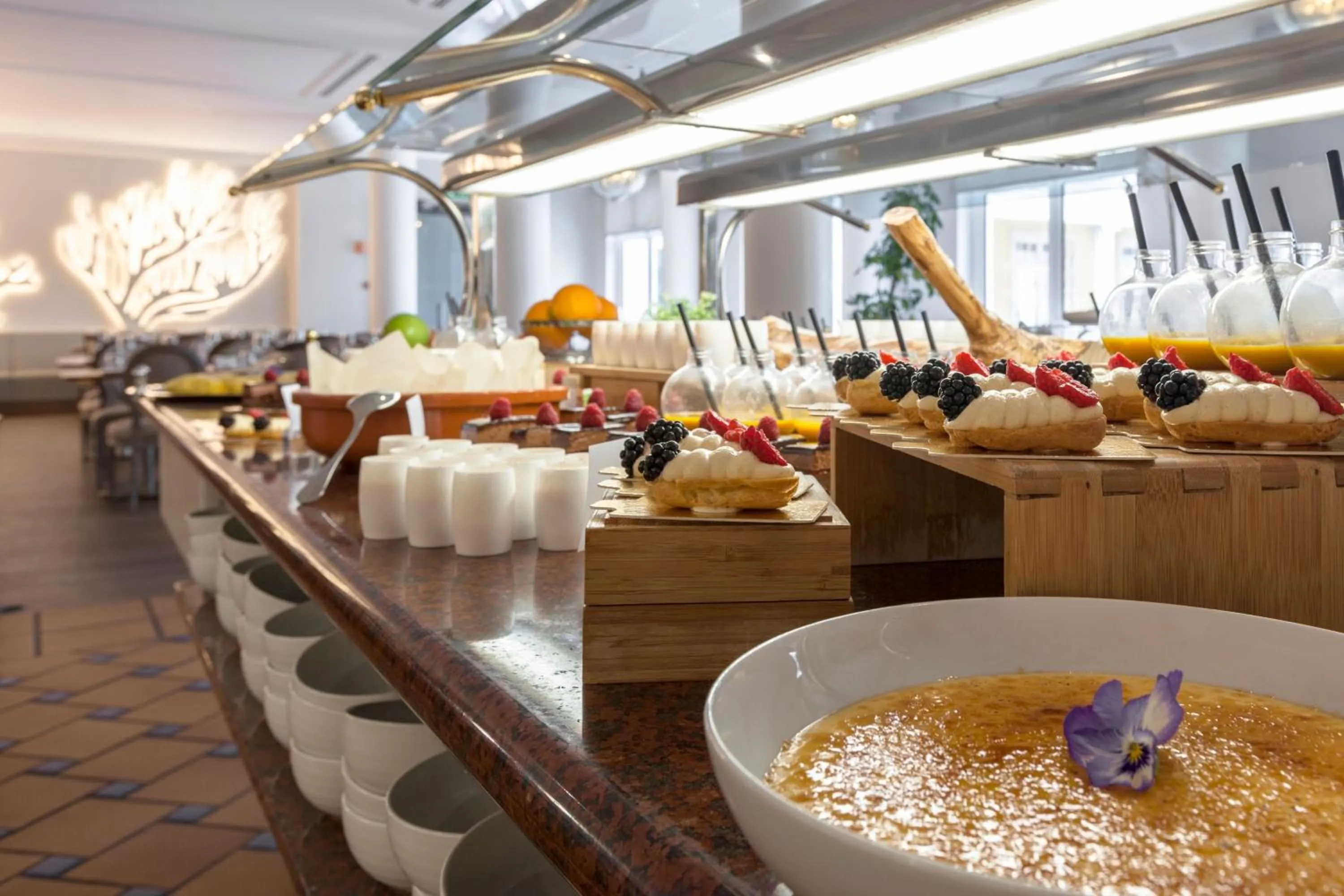 Buffet breakfast in Praia D'El Rey Marriott Golf & Beach Resort