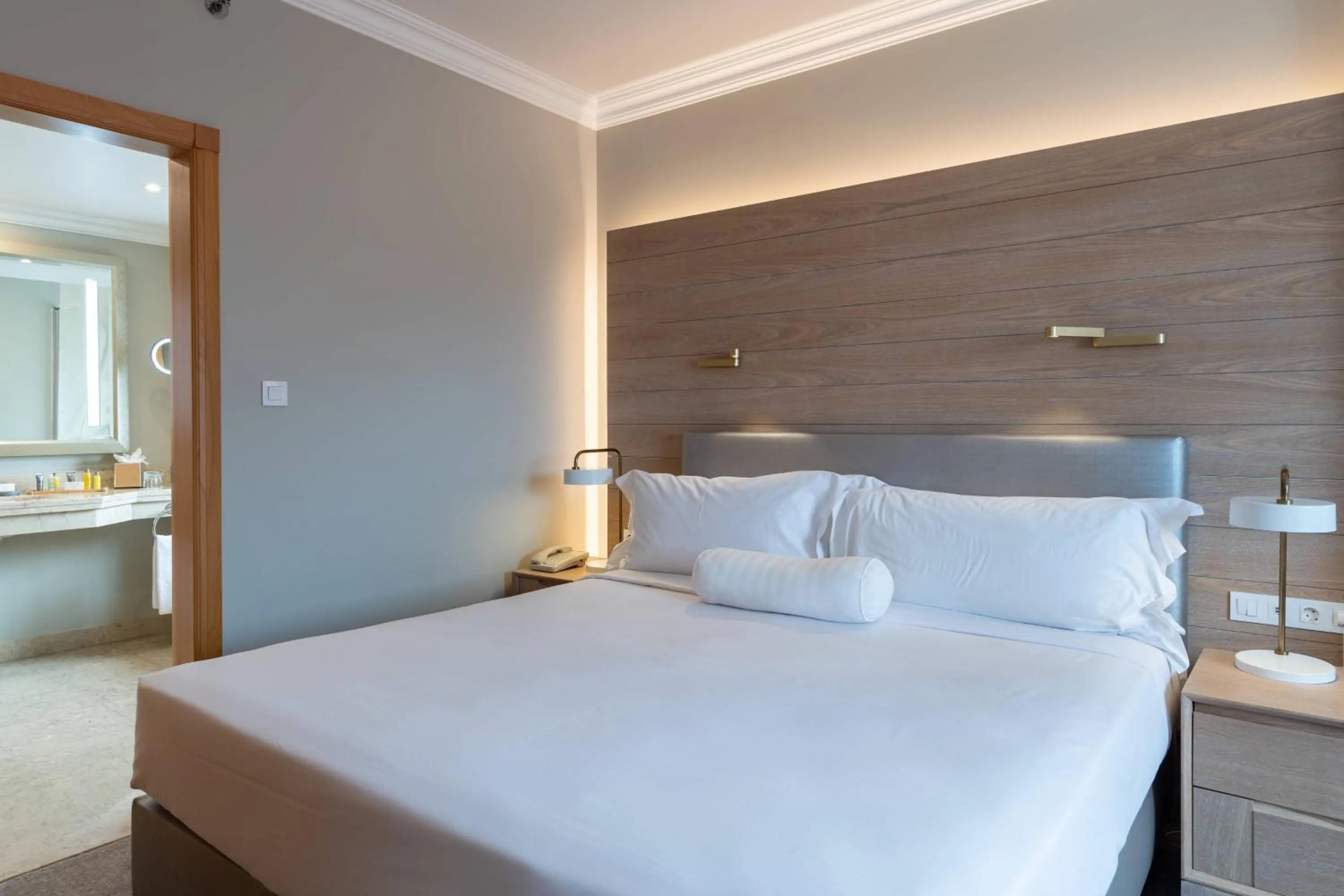 Bedroom, Bed in Praia D'El Rey Marriott Golf & Beach Resort