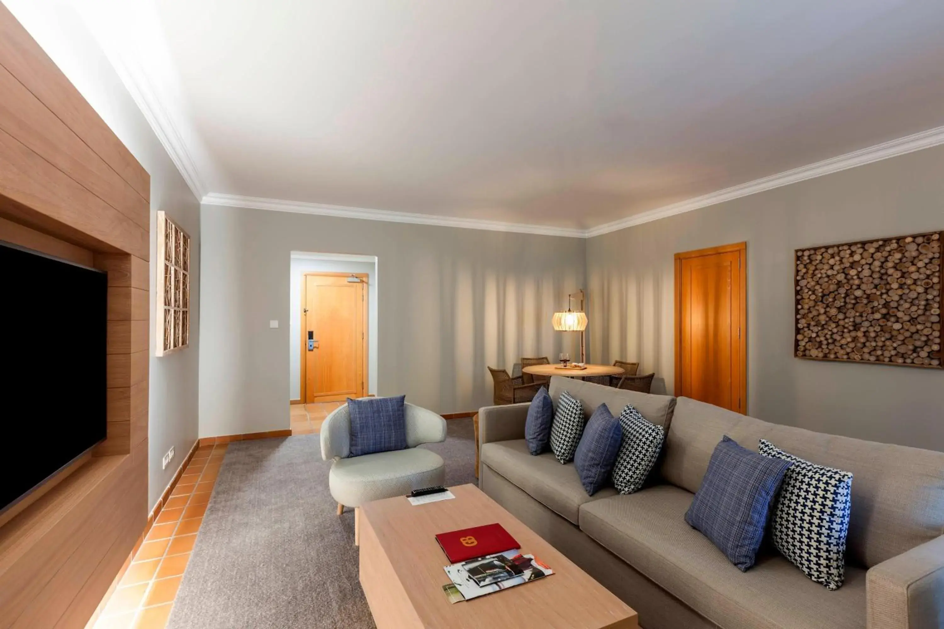 One-Bedroom Premium King Suite Oceanfront in Praia D'El Rey Marriott Golf & Beach Resort One-Bedroom Premium King Suite Oceanfront in Praia D'El Rey Marriott Golf & Beach Resort