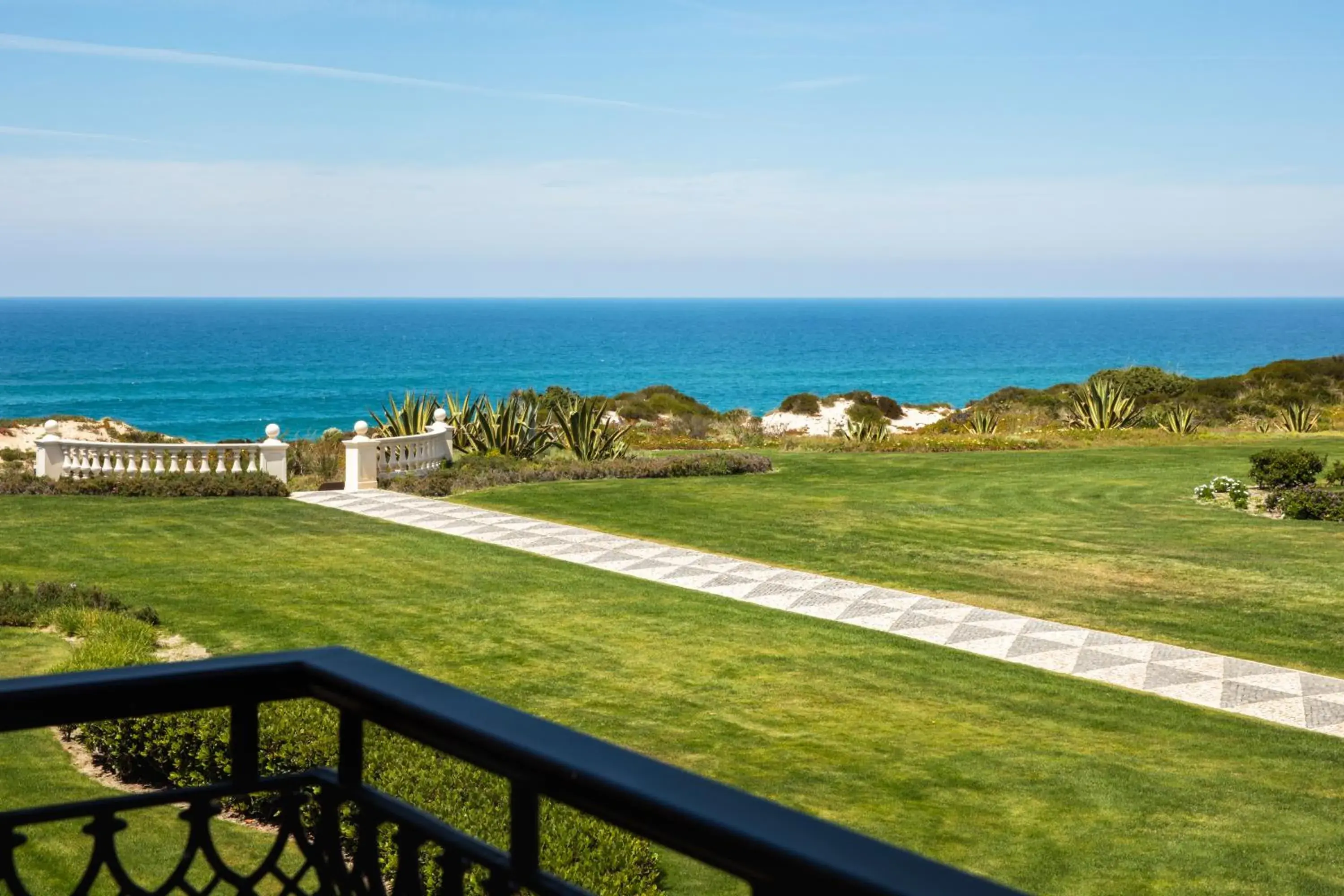 Guest room, 1 King, Oceanside - single occupancy in Praia D'El Rey Marriott Golf & Beach Resort Guest room, 1 King, Oceanside - single occupancy in Praia D'El Rey Marriott Golf & Beach Resort