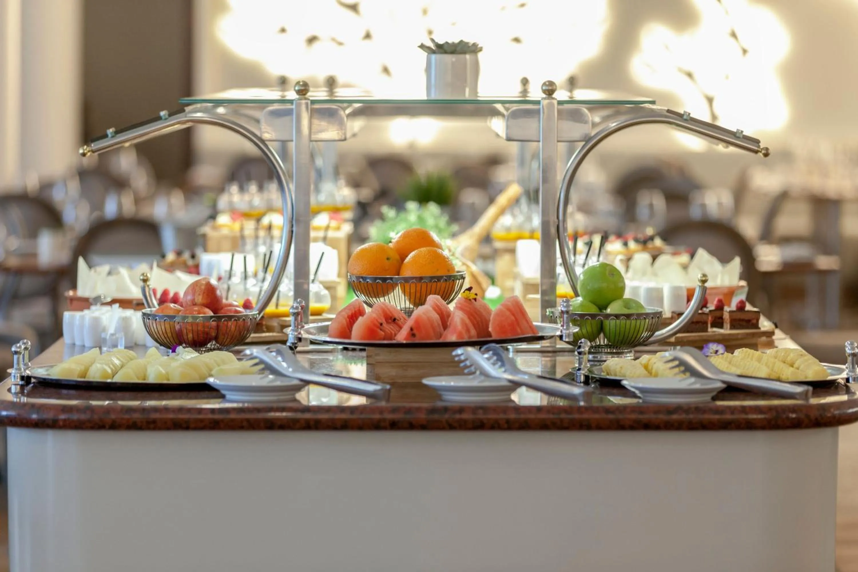 Buffet breakfast in Praia D'El Rey Marriott Golf & Beach Resort